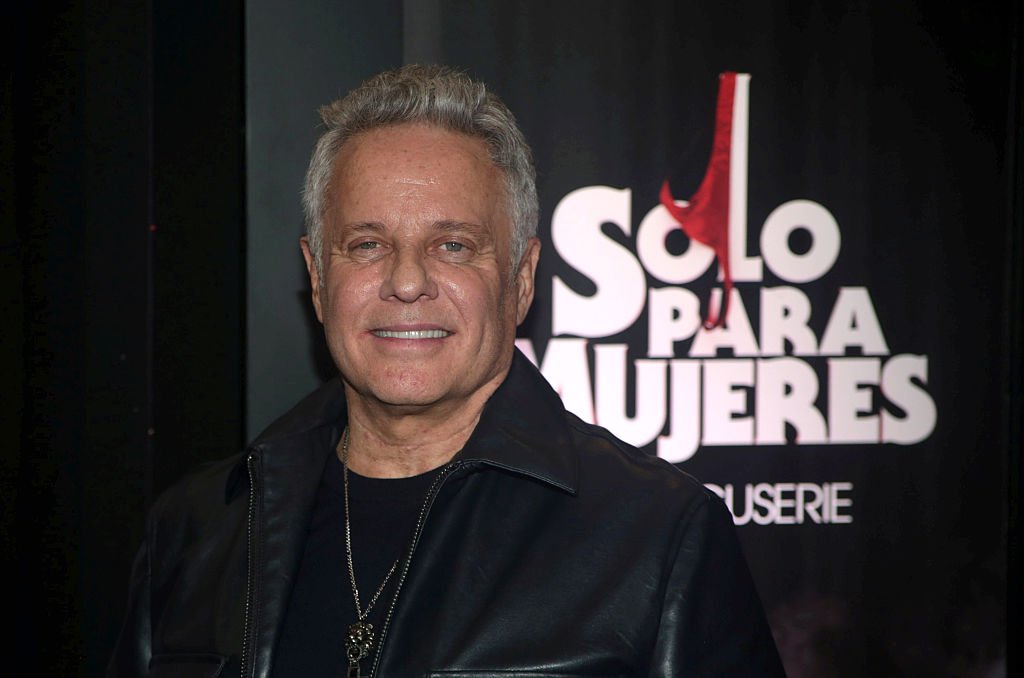 Alexis Ayala posa para una foto durante la alfombra roja de la docuserie "Sólo para mujeres" de ViX, en Cinépolis Miyana, el 15 de mayo de 2025 en la Ciudad de México, México. | Foto: Getty Images