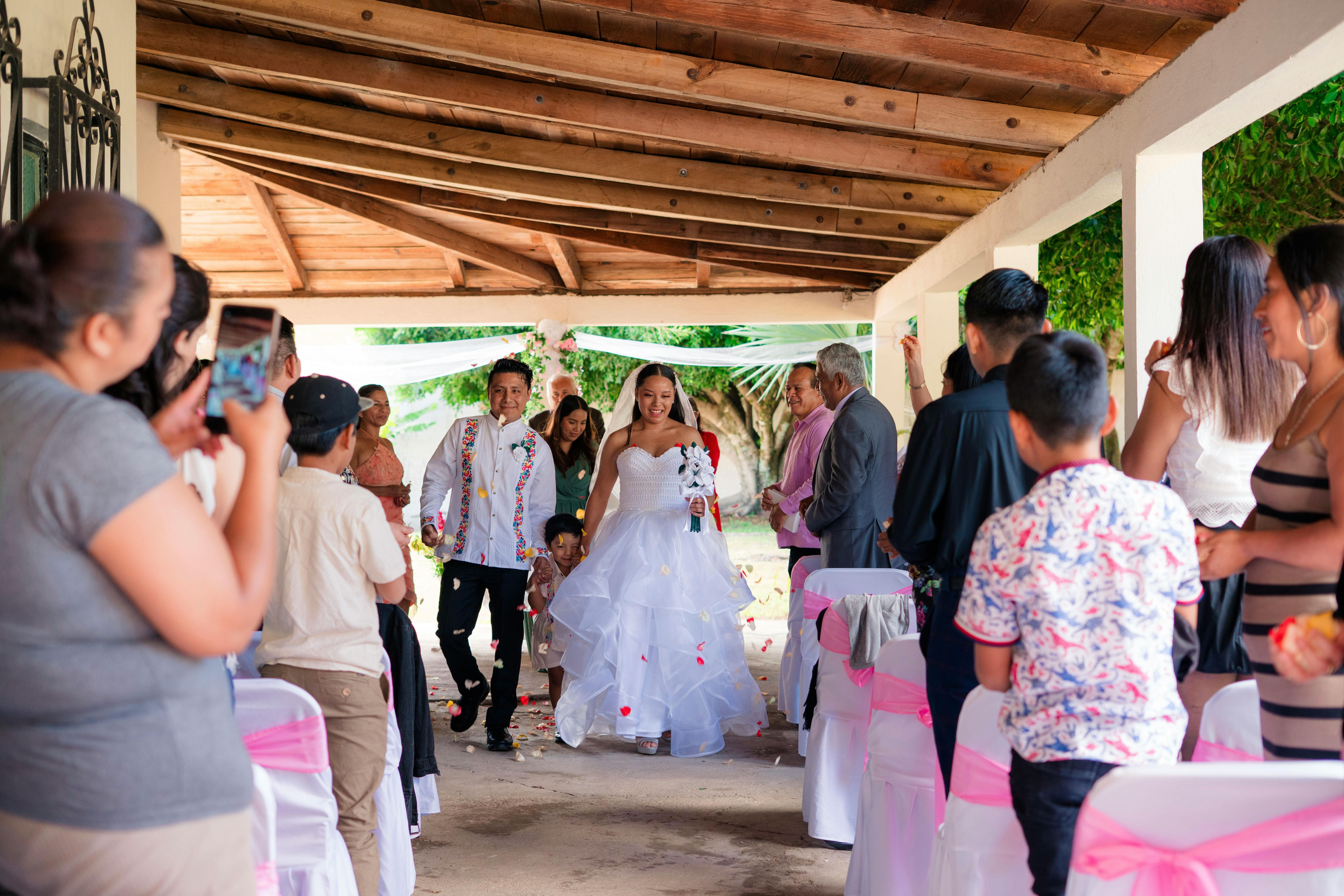 Unos novios felices | Fuente: Pexels