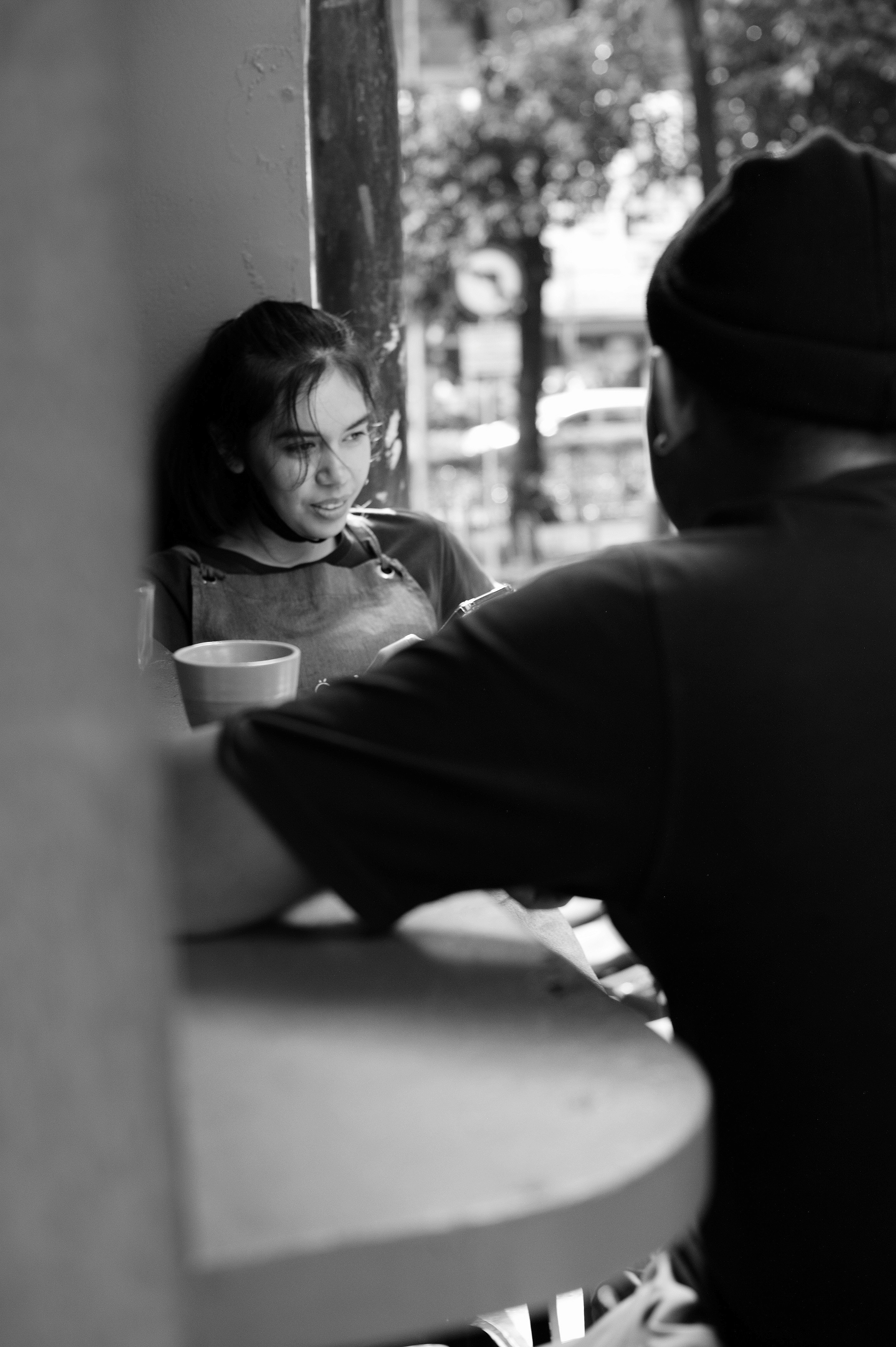 Un padre hablando con su hija | Fuente: Unsplash