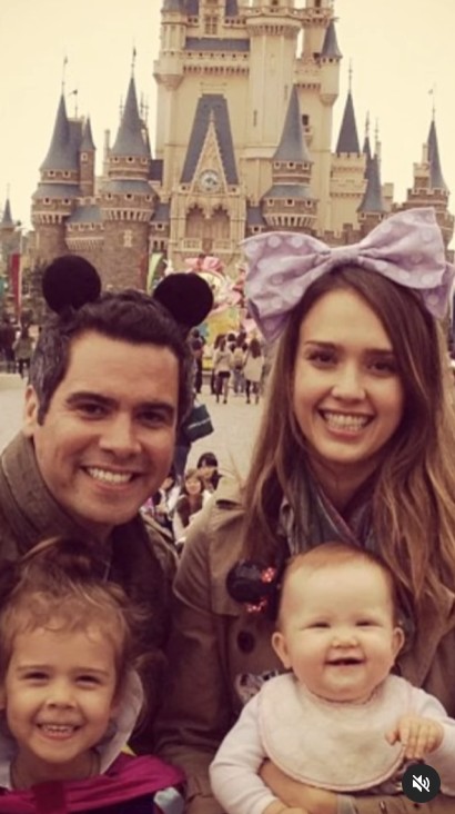 Cash Warren y Jessica Alba con Honor y Haven en un post subido el 13 de agosto de 2024 | Fuente: Instagram/jessicaalba