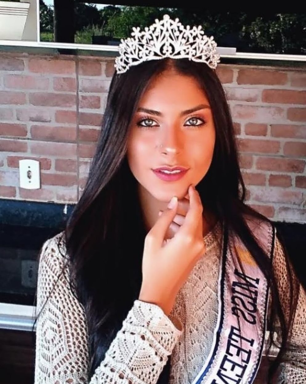 Kamila Rodrigues Cardoso durante su etapa de reina de belleza | Fuente: Facebook/El Heraldo de México