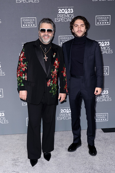 Manuel Mijares y José Manuel Mijares Hogaza asisten a la Presentación de Premios Especiales de los Latin Grammy 2023 en el Teatro de la Capitanía y Casino de la Exposición el 12 de noviembre de 2023 en Sevilla, España | Fuente: Getty Images