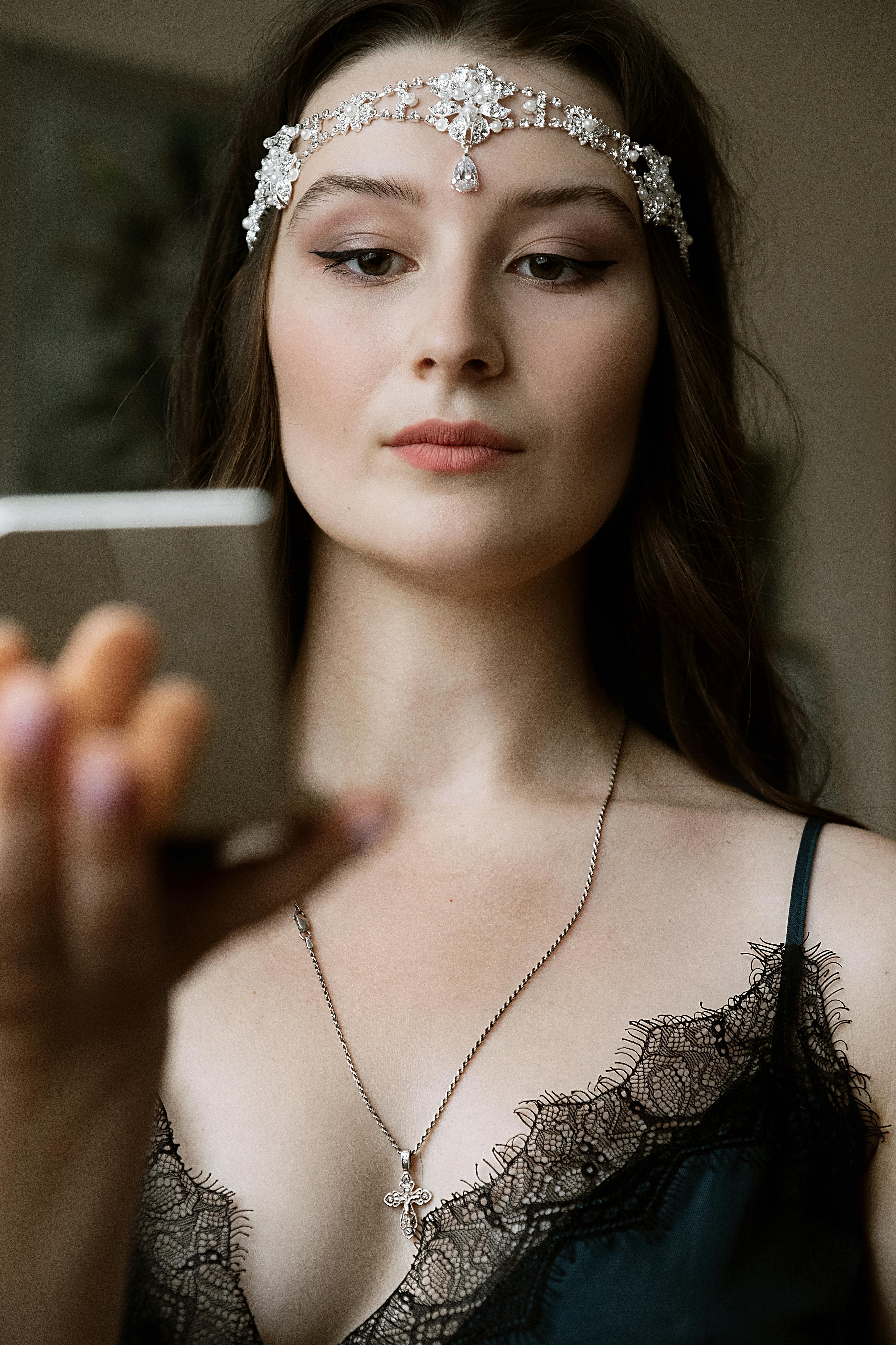 Una mujer preparándose | Fuente: Pexels