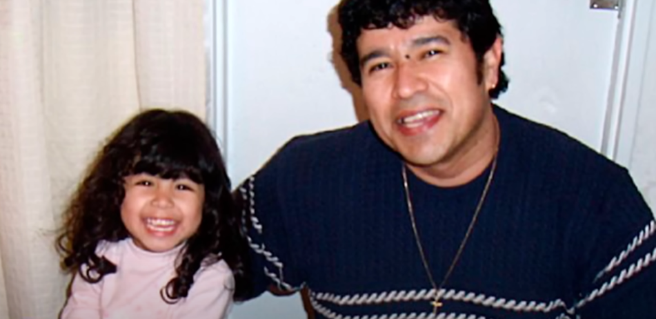 Sofía junto a su padre, Fabián Herrera. | Youtube/Historias Innecesarias.