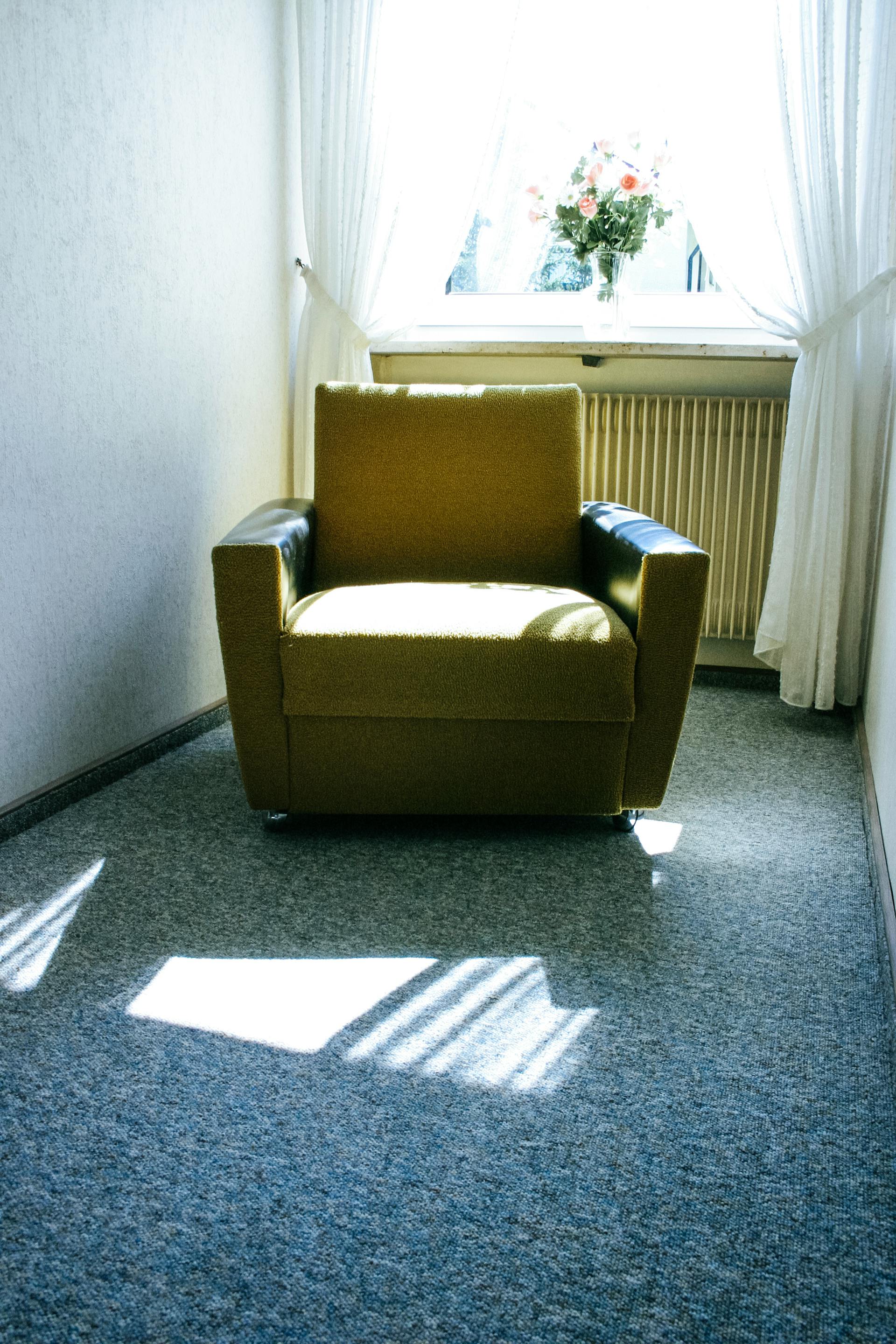 Una habitación enmoquetada | Fuente: Pexels