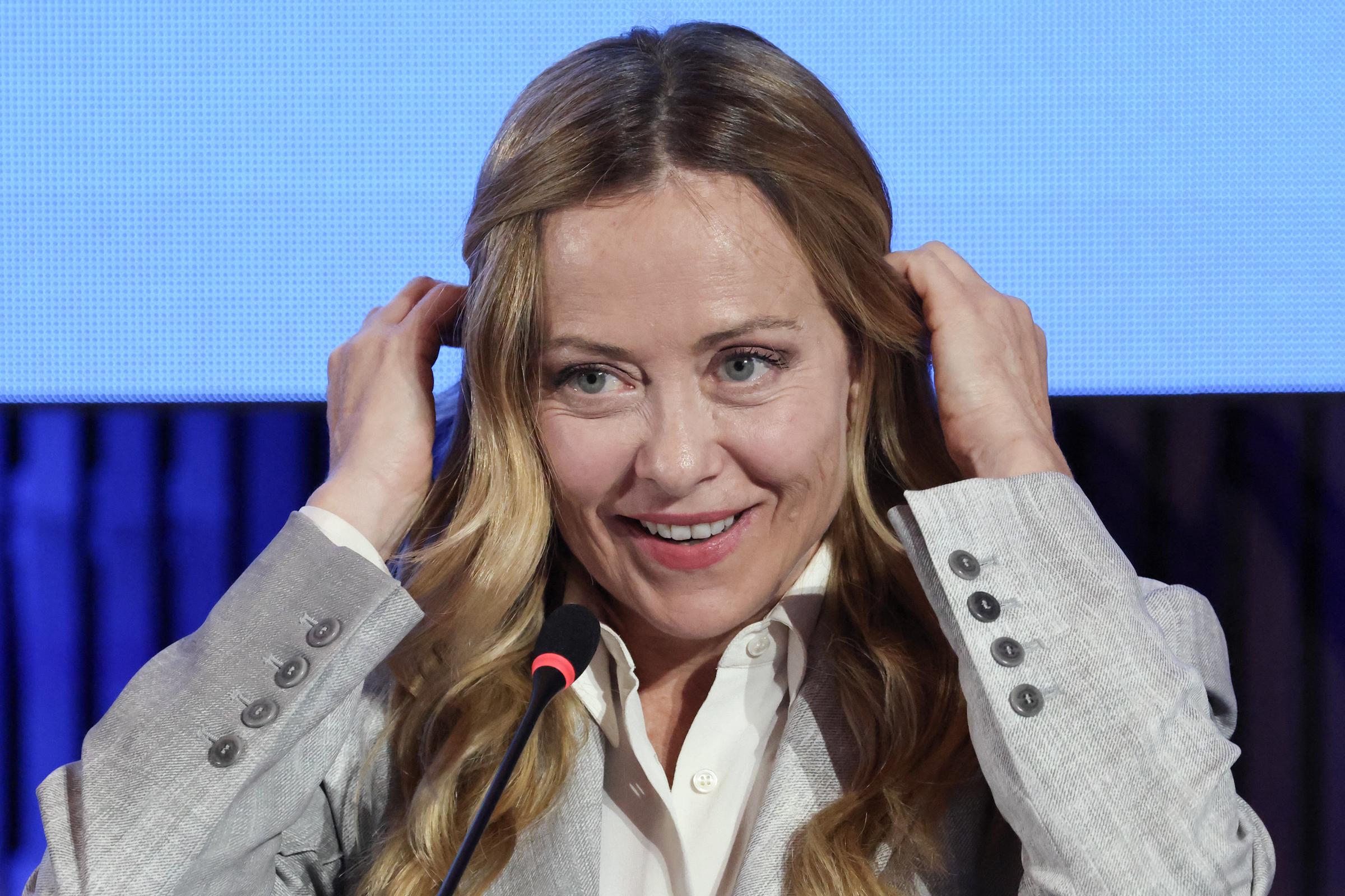 La primera ministra de Italia, Giorgia Meloni, asiste a una rueda de prensa tras las sesiones de trabajo de la cumbre MED9 en Split, Croacia, el 7 de octubre de 2026. Meloni expresó su apoyo personal y el del Gobierno italiano al papa León XIV antes de la operación que tiene prevista, y calificó de tranquilizadora su serena reacción ante las noticias sobre su salud. | Fuente: Getty Images