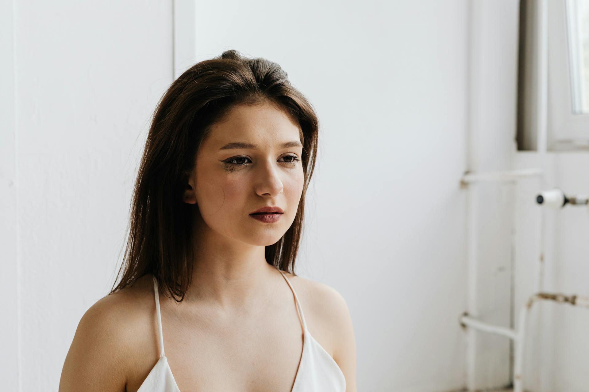 Una mujer mirando a alguien | Fuente: Pexels
