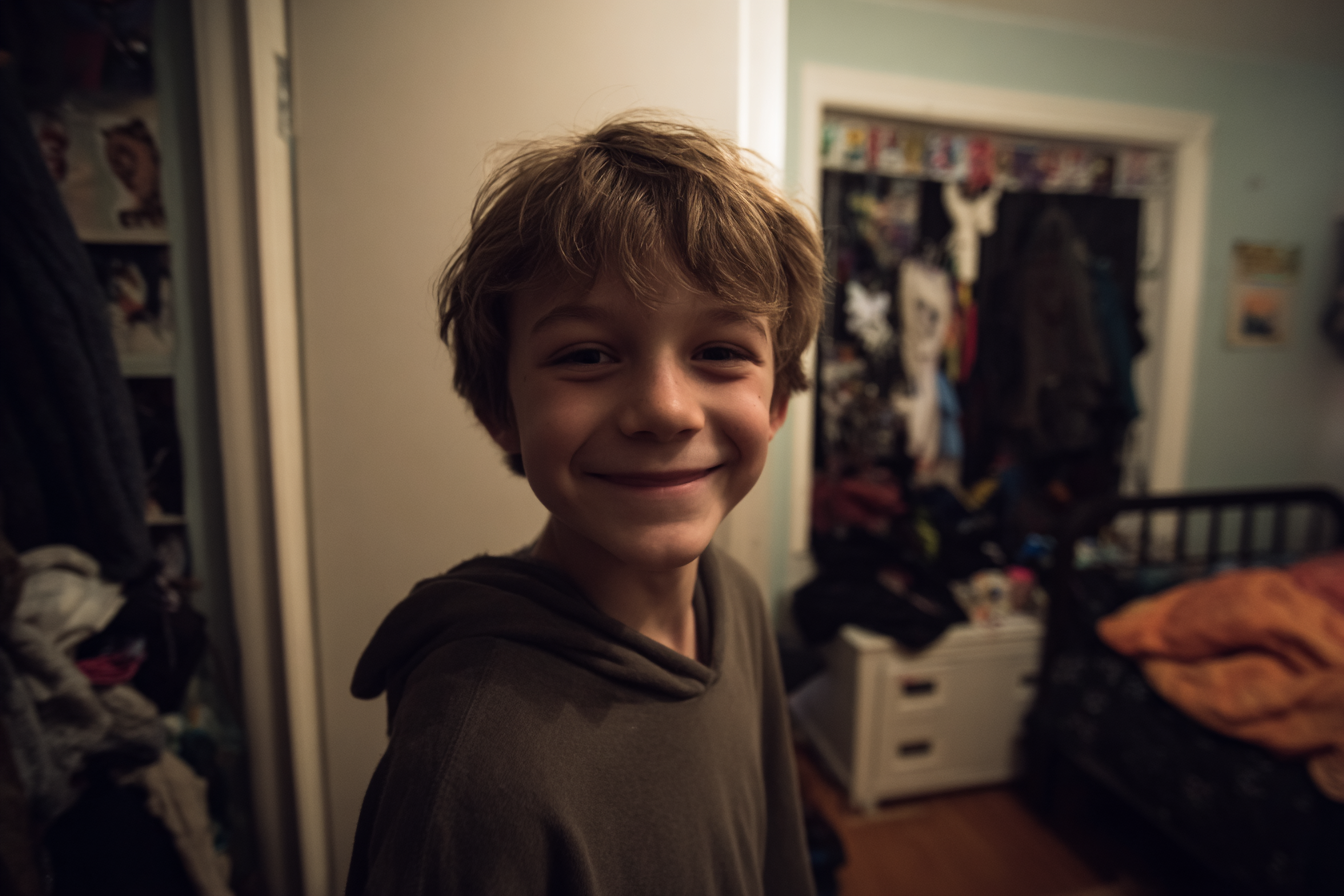 Un niño sonriendo | Fuente: Midjourney