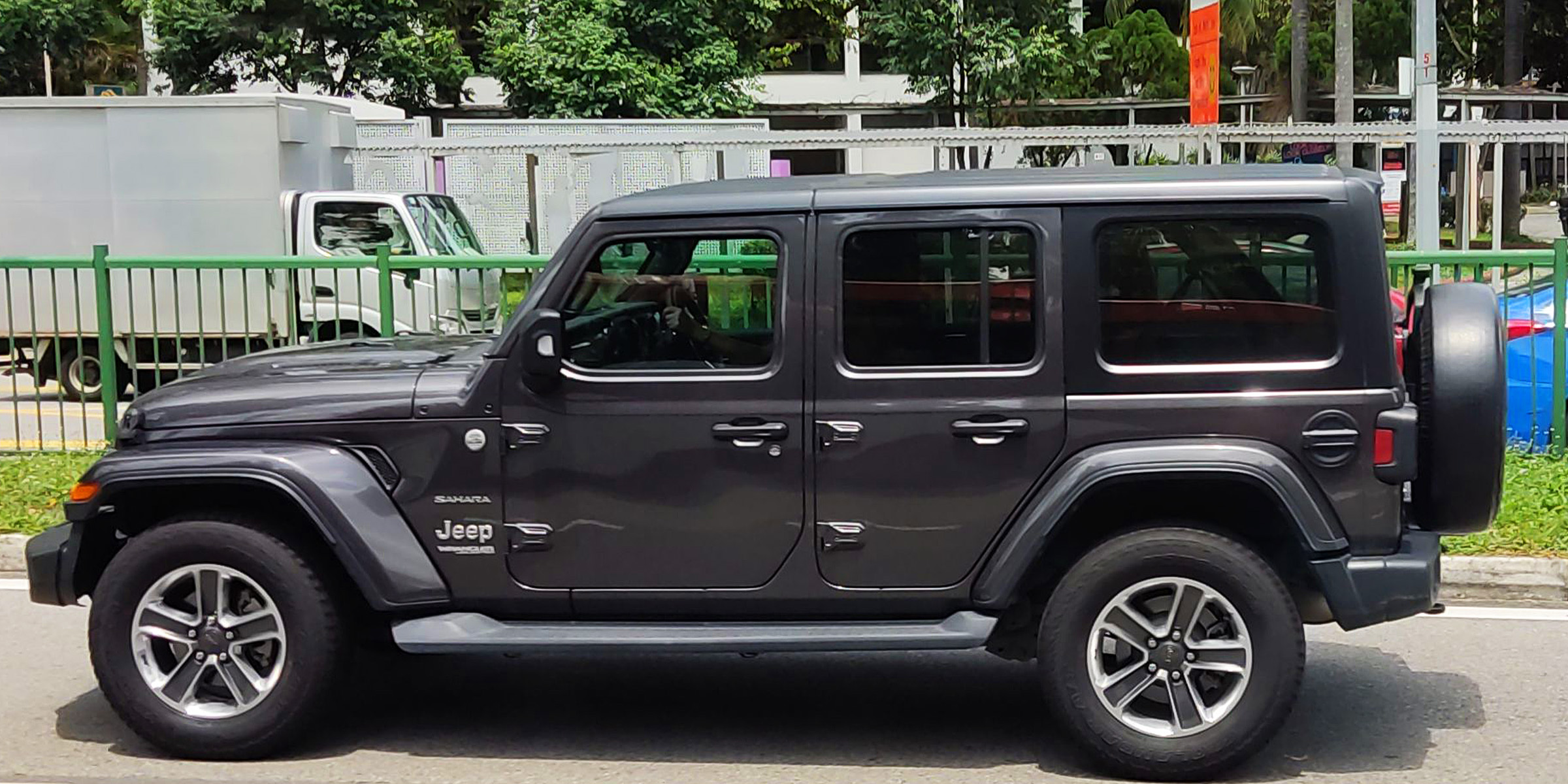 Un jeep negro | Fuente: Flickr