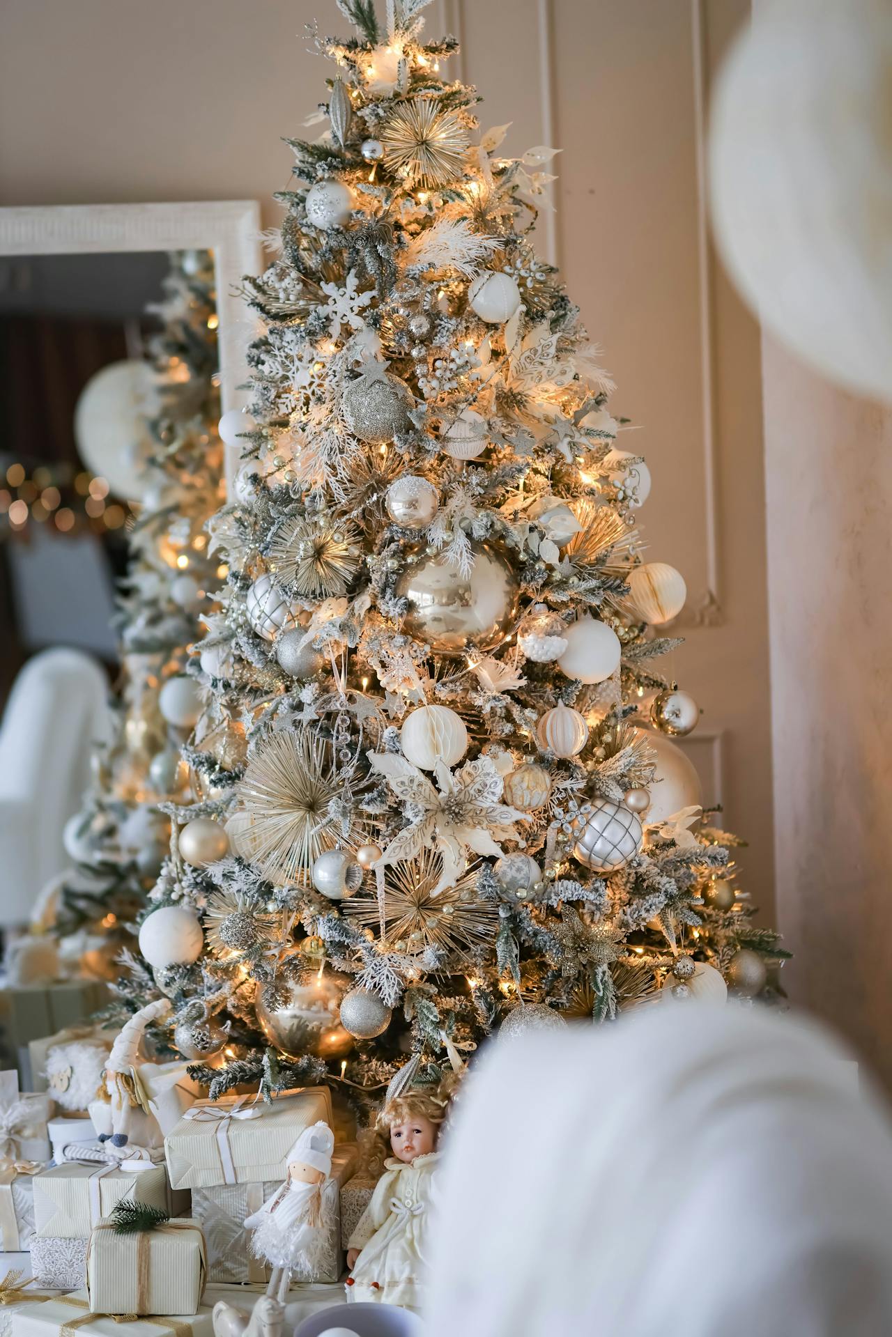 Un árbol de Navidad en una habitación | Fuente: Pexels
