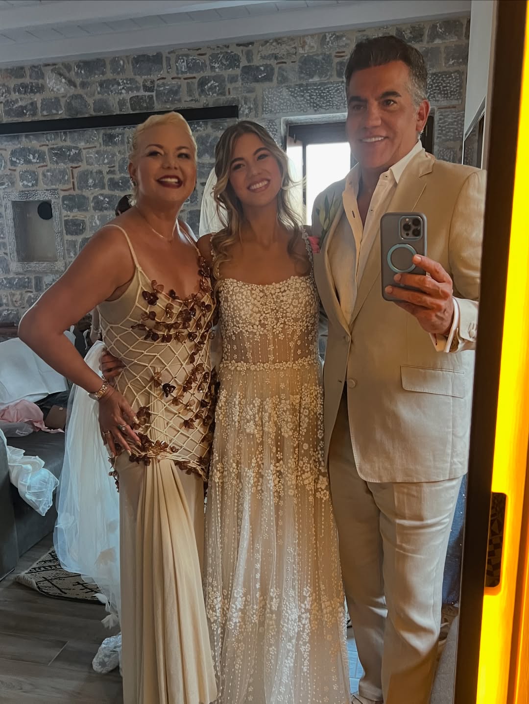 Sofía Calero y sus padres, Carlos Calero y Paulina en su boda | Fuente: Instagram/carloscalero29