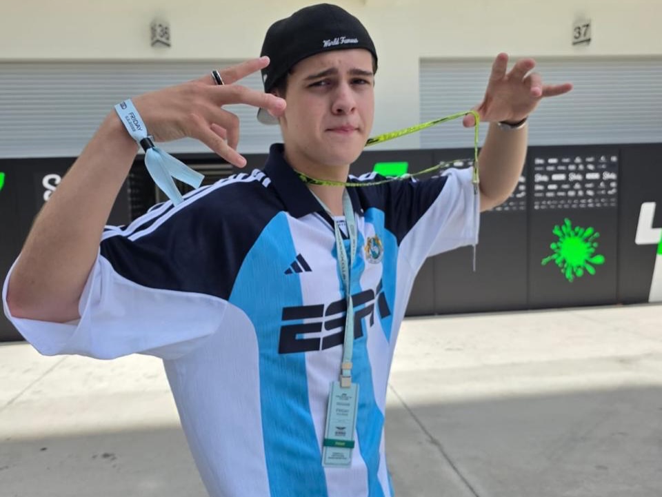 Bautista Vicuña, hijo de Pampita Ardohain y Benjamín Vicuña, durante su adolescencia | Fuente: Instagram/benjaminvicuna.ok