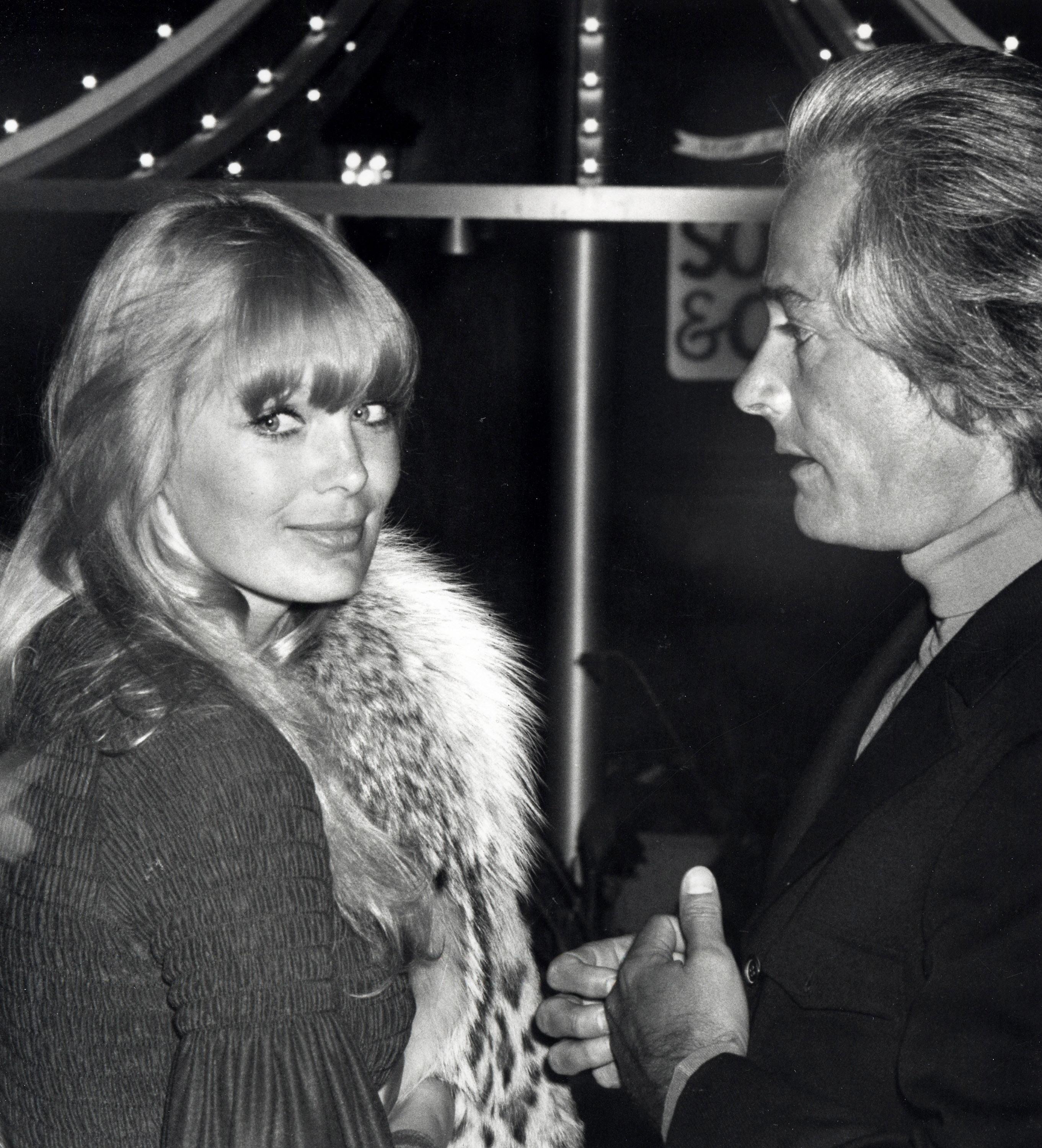 John Derek y la actriz durante el estreno de Sonny y Cher el 4 de abril de 1970 | Fuente: Getty Images