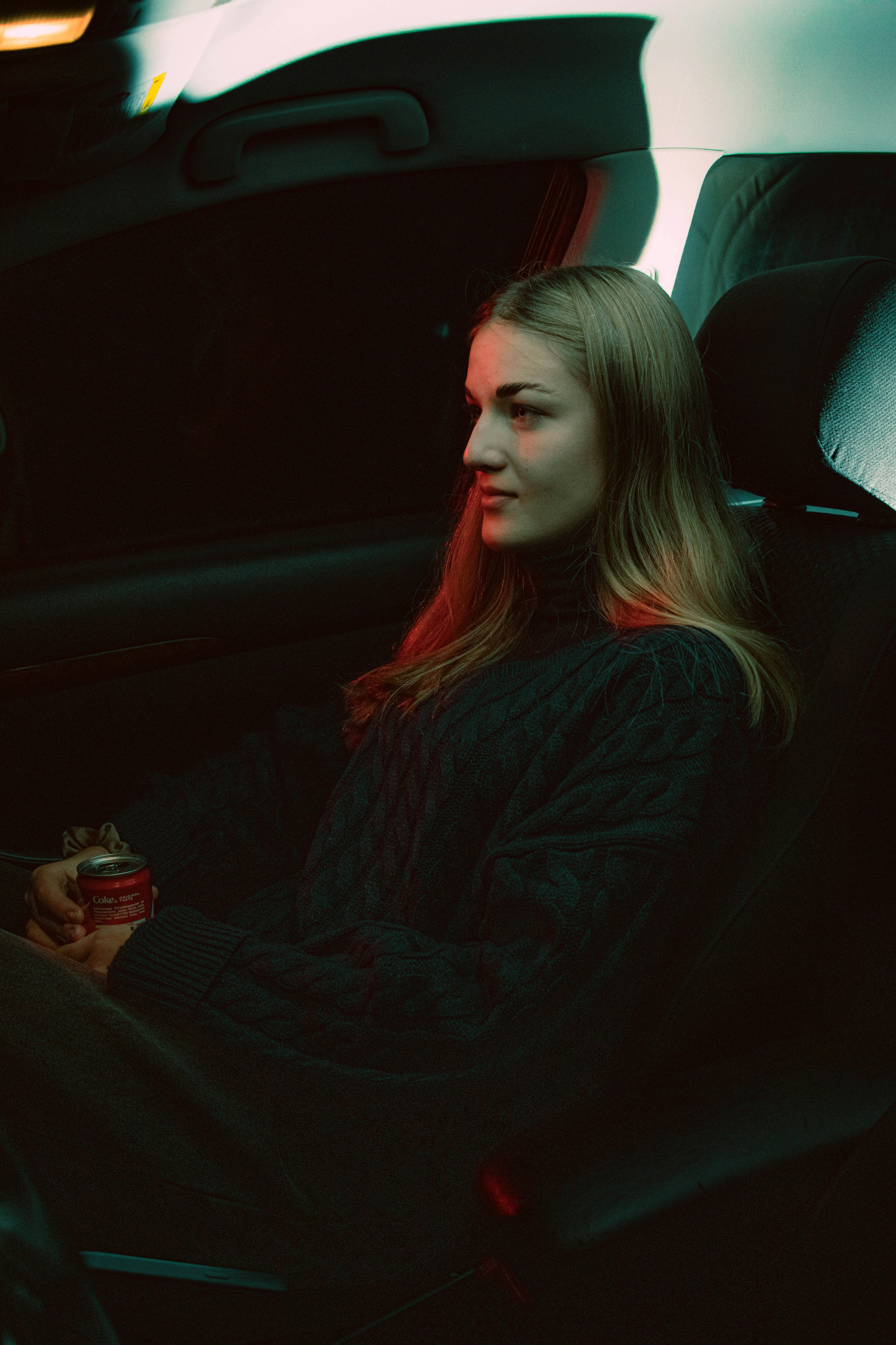 Una mujer sentada en un Automóvil | Fuente: Unsplash