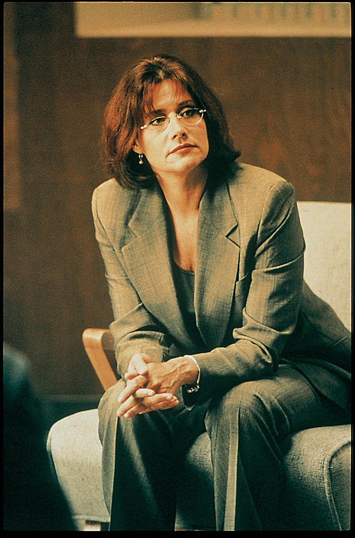 Lorraine Bracco interpretó a la terapeuta, la Dra. Jennifer Melfi, a lo largo de toda la aclamada serie. En esta foto, posa metida en el personaje para una escena de