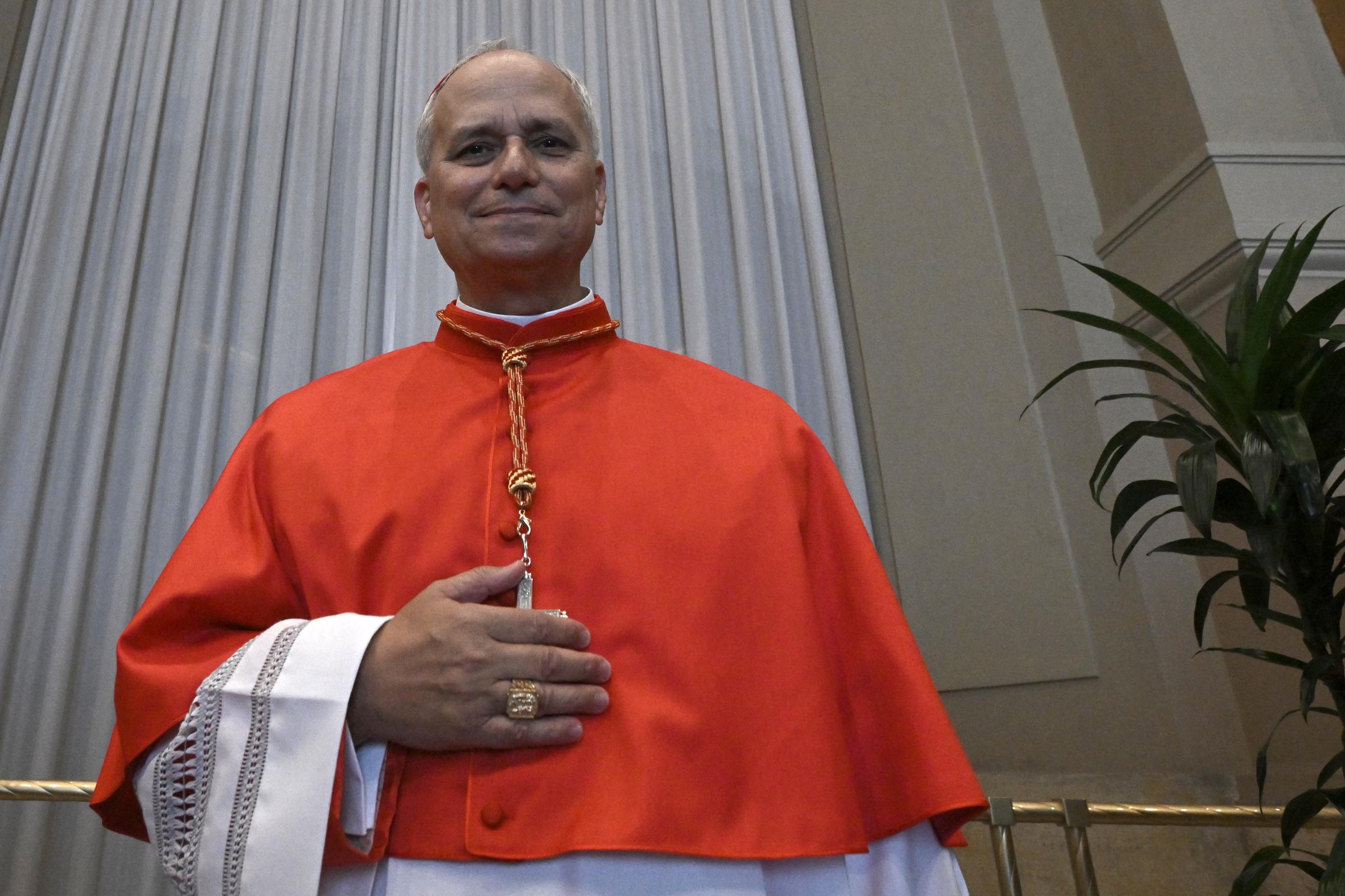 El papa León asiste a una visita de cortesía de familiares tras un consistorio para la creación de 21 nuevos cardenales en la Ciudad del Vaticano. | Fuente: Getty Images