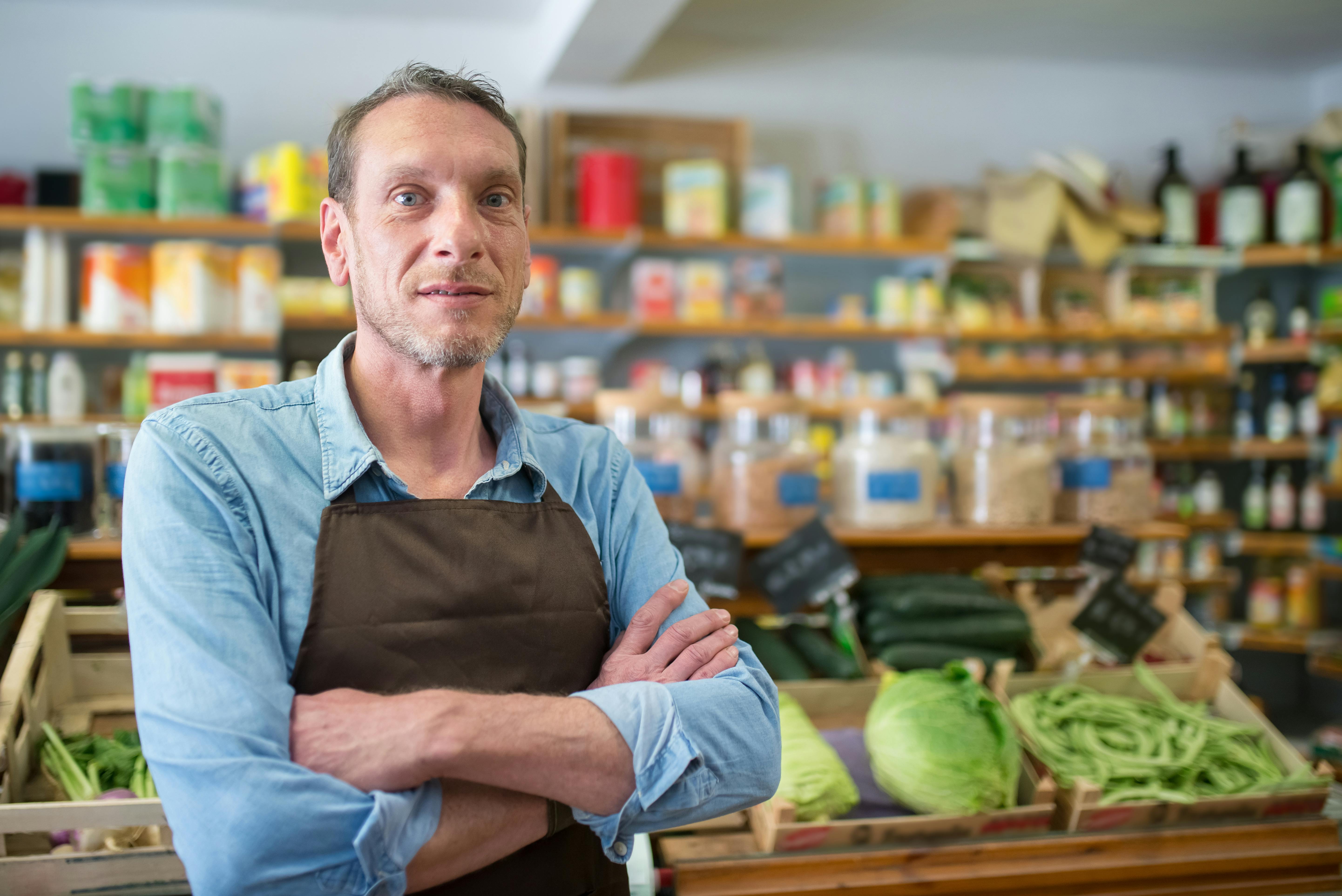 Un gerente serio en una tienda | Fuente: Pexels