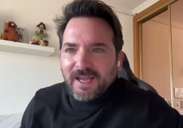 Merakio en una entrevista en el programa "Perros de la Calle" | Fuente: YouTube/UrbanaPlayFM