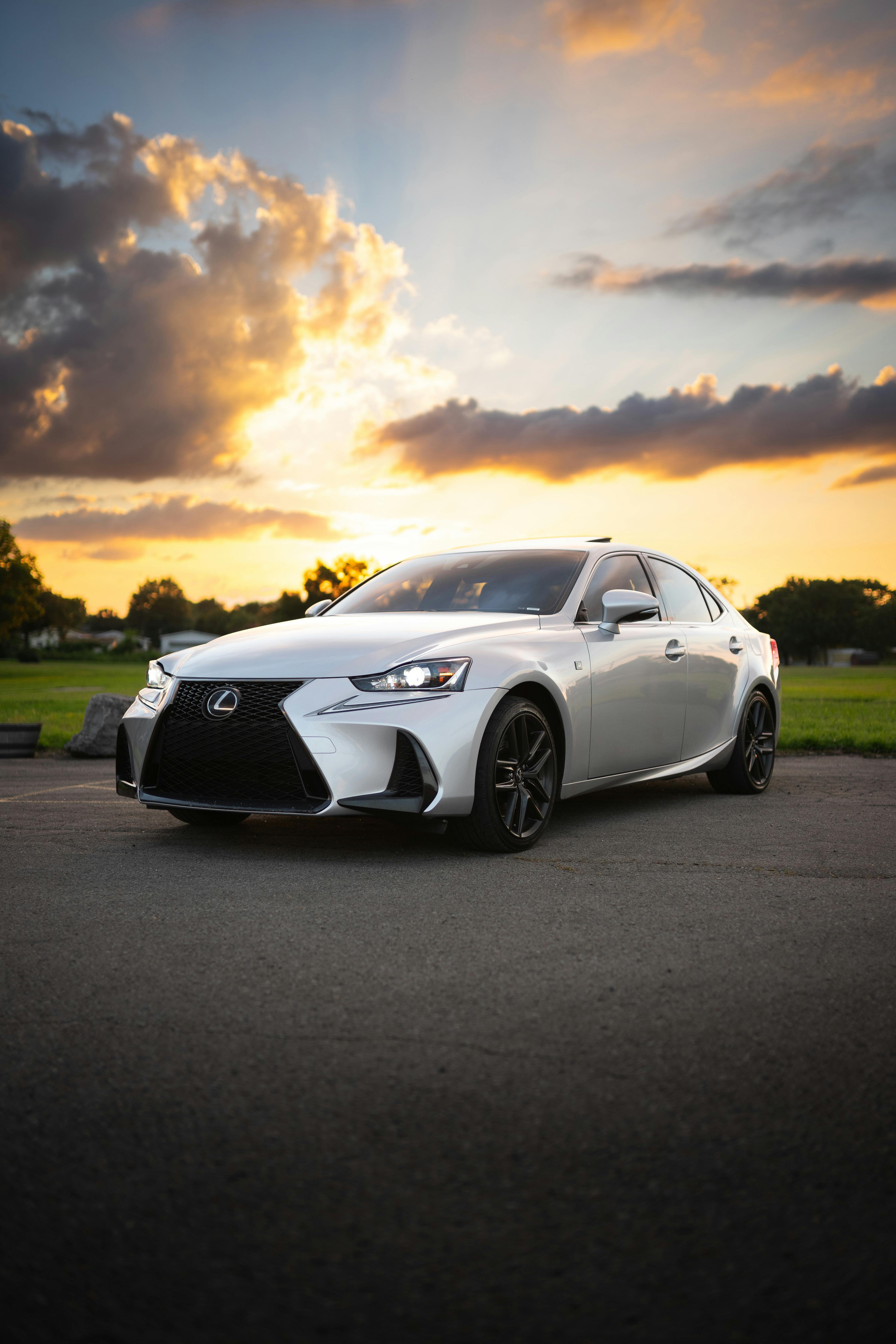 Un primer plano de un lujoso Lexus | Fuente: Pexels