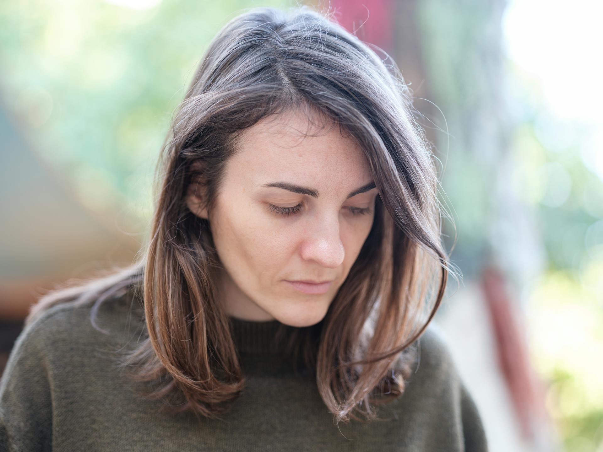 Una mujer angustiada | Fuente: Pexels