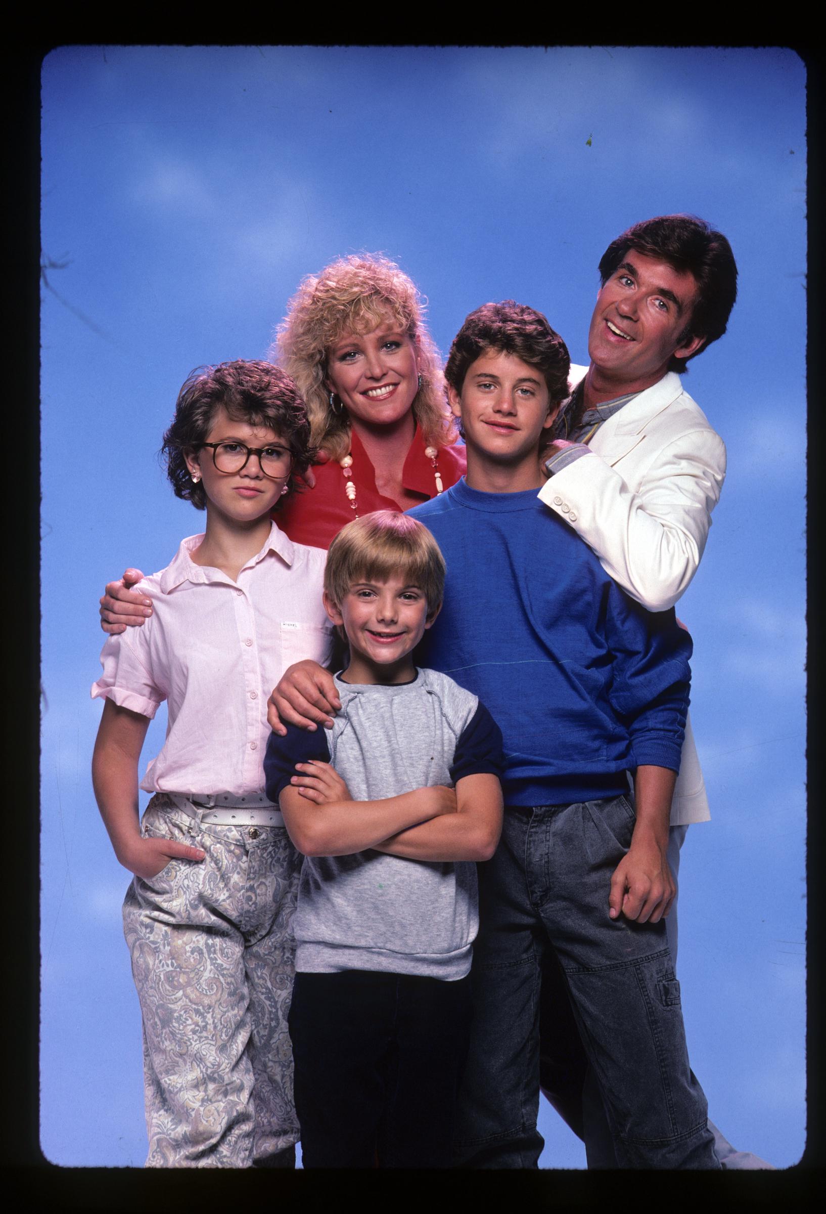 El elenco de "Growing Pains", fotografiado en 1985 | Fuente: Getty Images