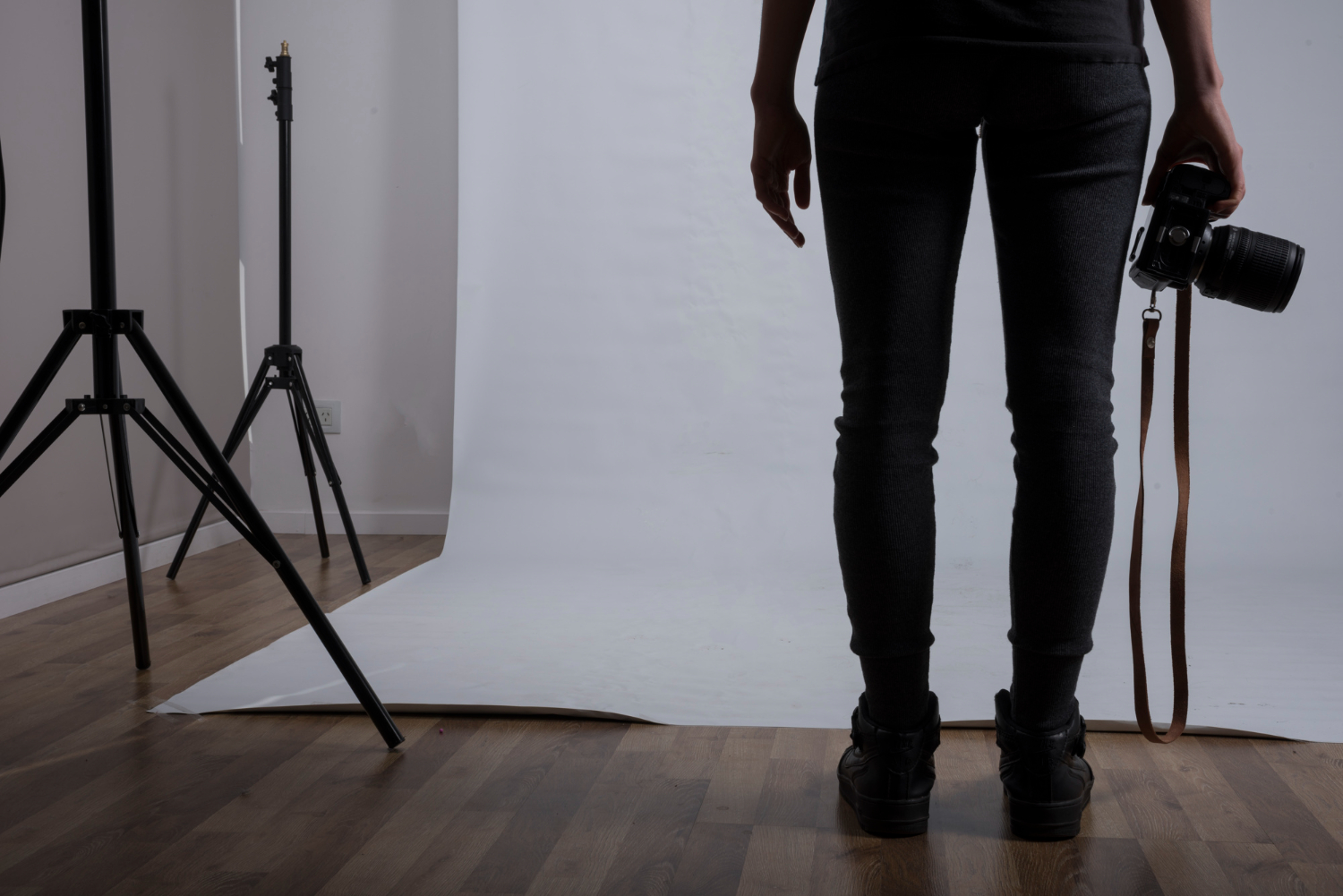Una fotógrafa en su estudio | Fuente: Freepik