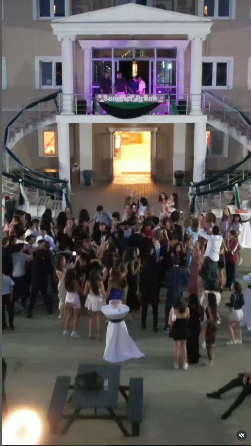 La nueva escuela de Rufina. | Foto: instagram.com/thebisistanbul