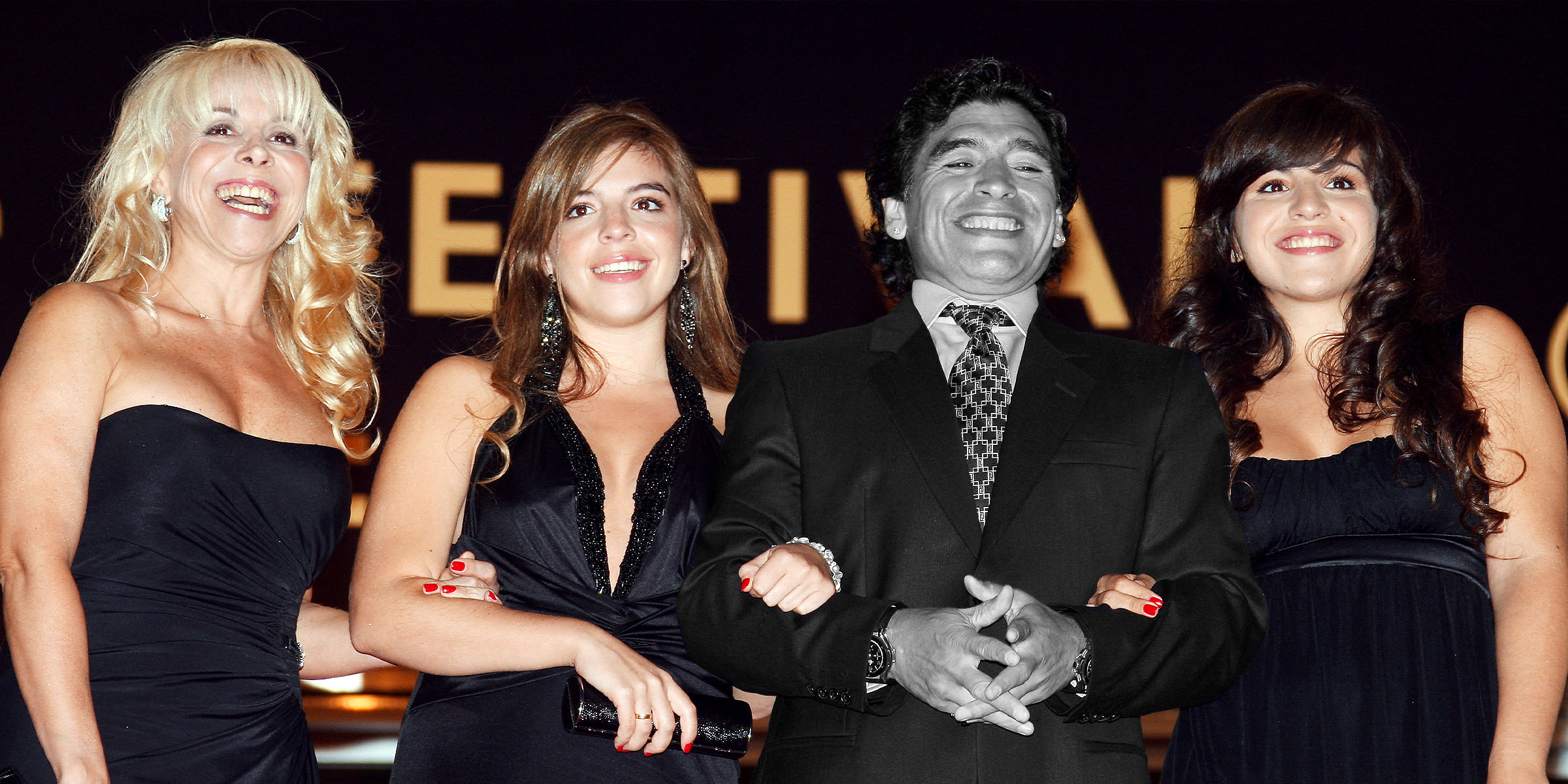 (De izq. a der) Claudia Villafañe, Dalma Maradona, Diego Maradona y Gianinna Maradona | Fuente: Getty Images