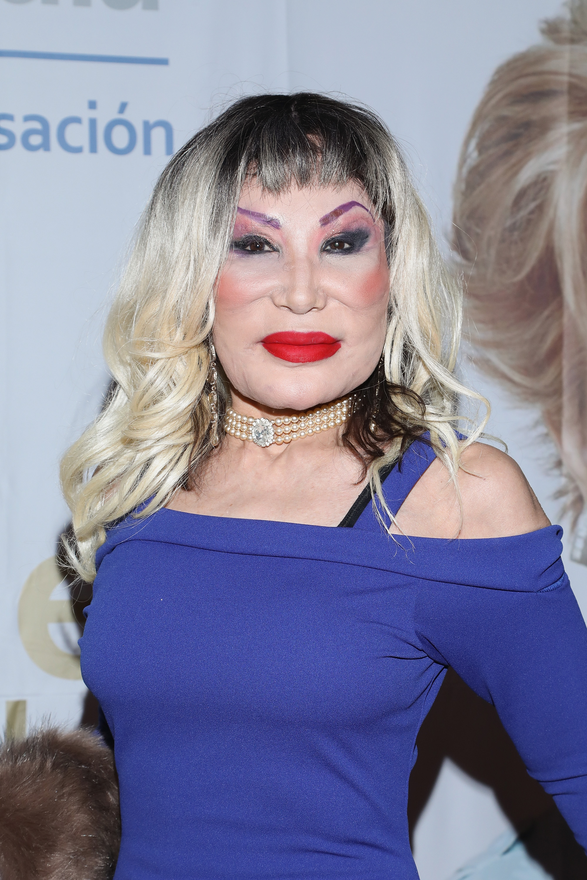Lyn May asiste a la alfombra roja del 30.º aniversario de "Todo para la mujer" el 16 de octubre de 2019 en la Ciudad de México. | Fuente: Getty Images.