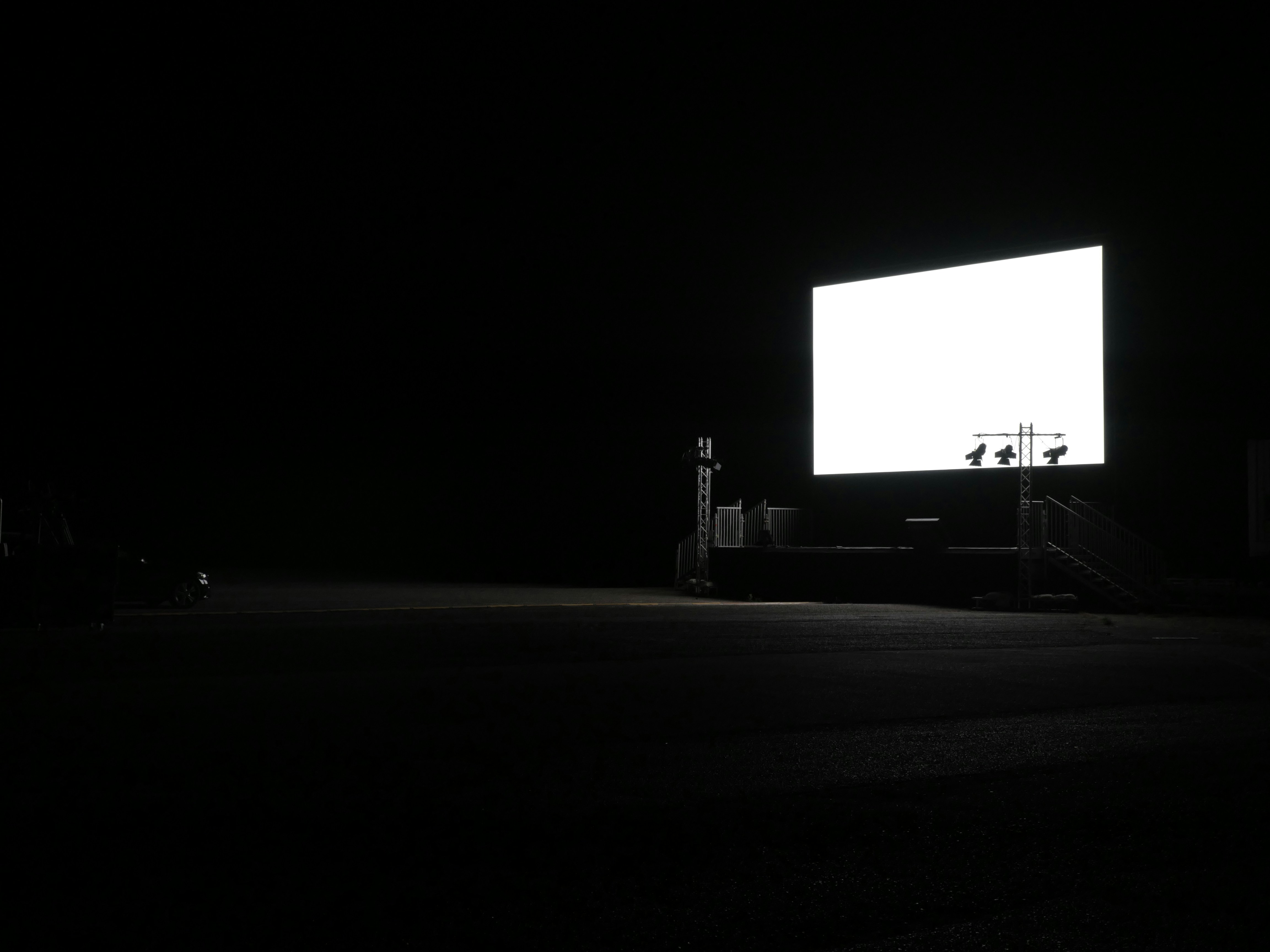 Una gran pantalla en un evento | Fuente: Unsplash