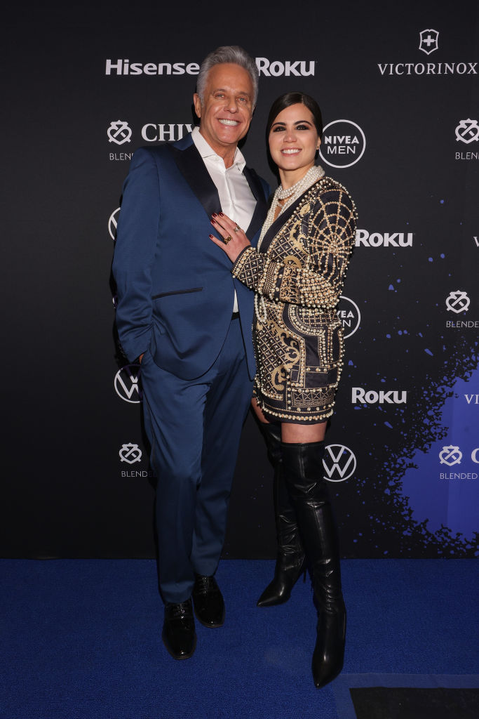 Alexis Ayala y Cinthia Aparicio asisten a la alfombra azul de los "GQ15 Mexico Men of The Year Awards" en Altto San Ángel el 3 de noviembre de 2021 en Ciudad de México, México. | Foto: Getty Images
