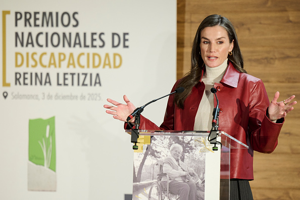 La reina Letizia de España asiste a la ceremonia de los Premios Nacionales de Discapacidad en el CRE Alzheimer del Imserso el 3 de diciembre de 2025 en Salamanca, España | Fuente: Getty Images