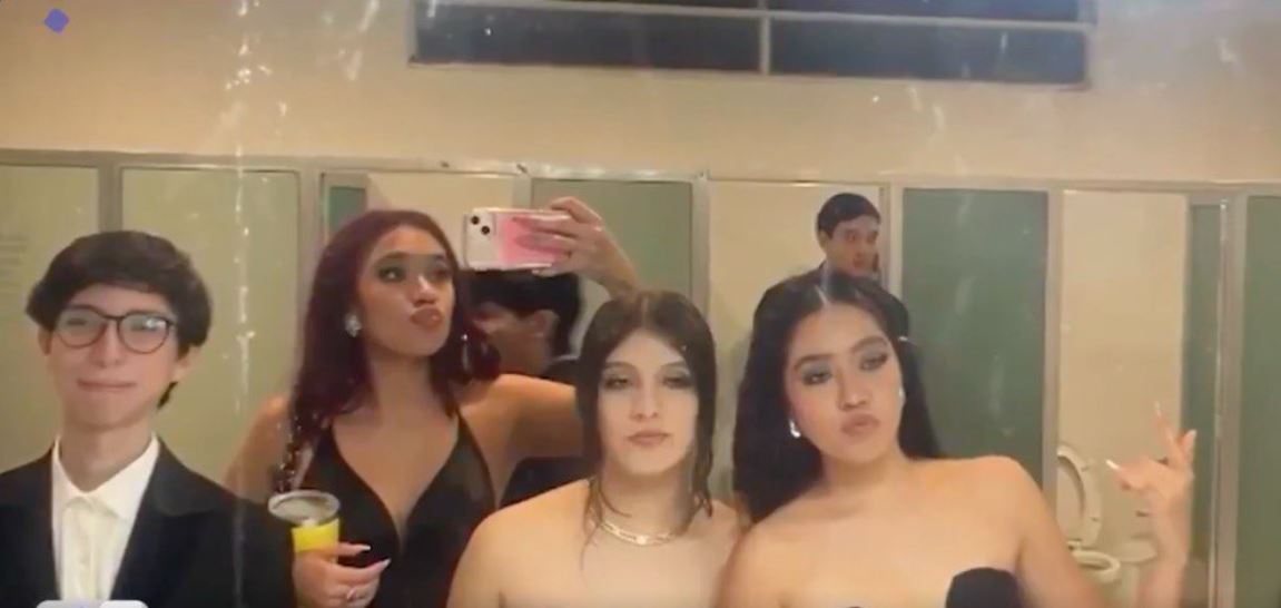 Uno de sus últimos momentos juntos captado por una foto. | Fuente: X.com/AztecaNoticias
