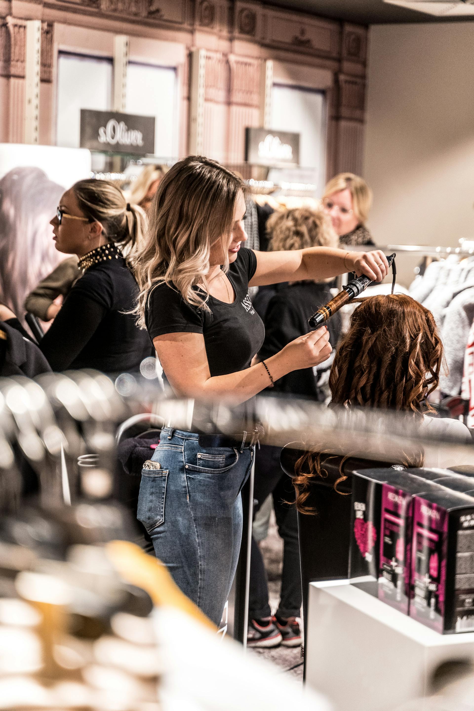Una peluquería muy concurrida | Fuente: Pexels