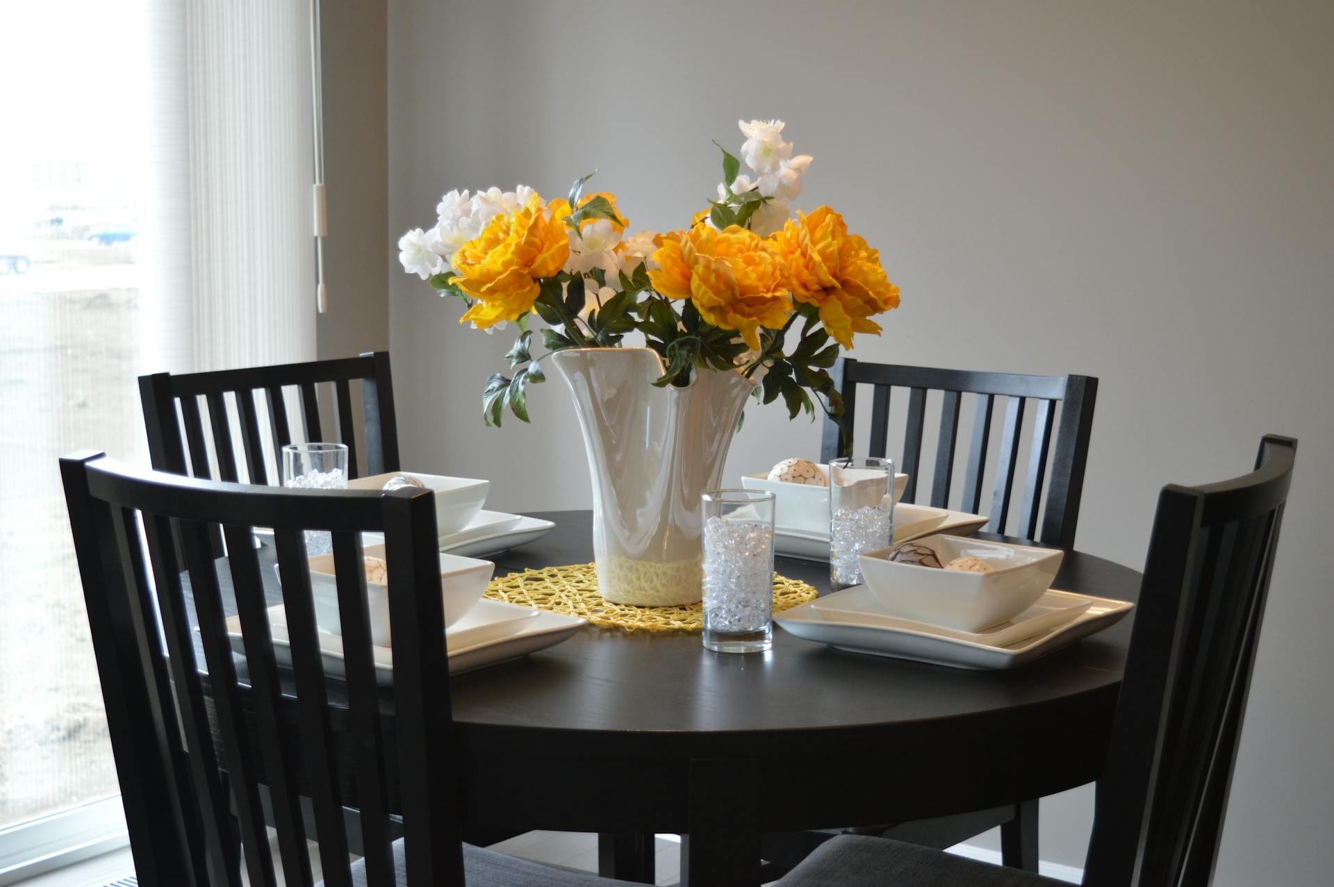 Una mesa de comedor | Fuente: Pexels