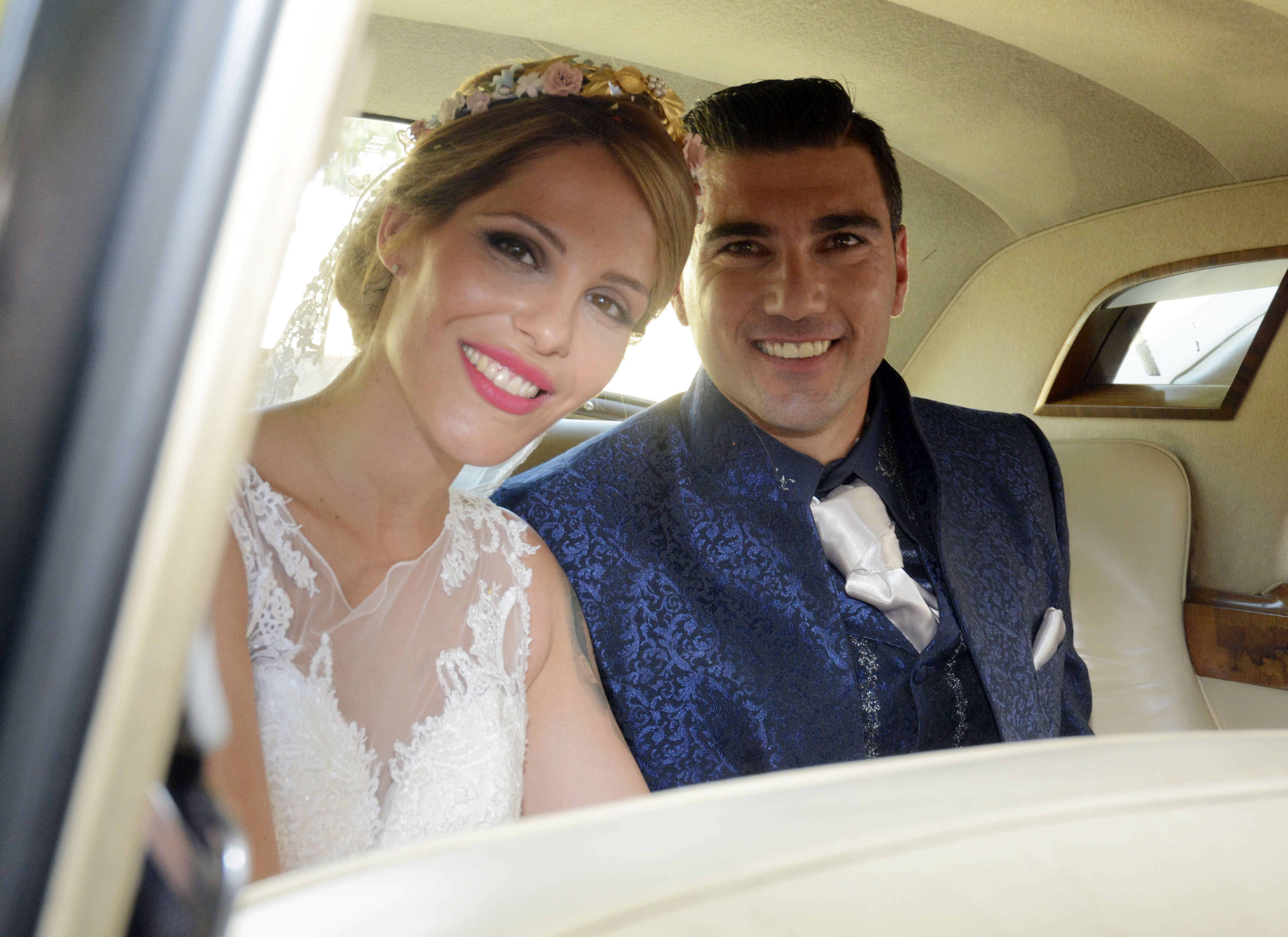 José Antonio Reyes y Noelia López asisten a su boda en la iglesia Virgen de la Consolación el 17 de junio de 2017 en Utrera, España. | Fuente: Getty Images