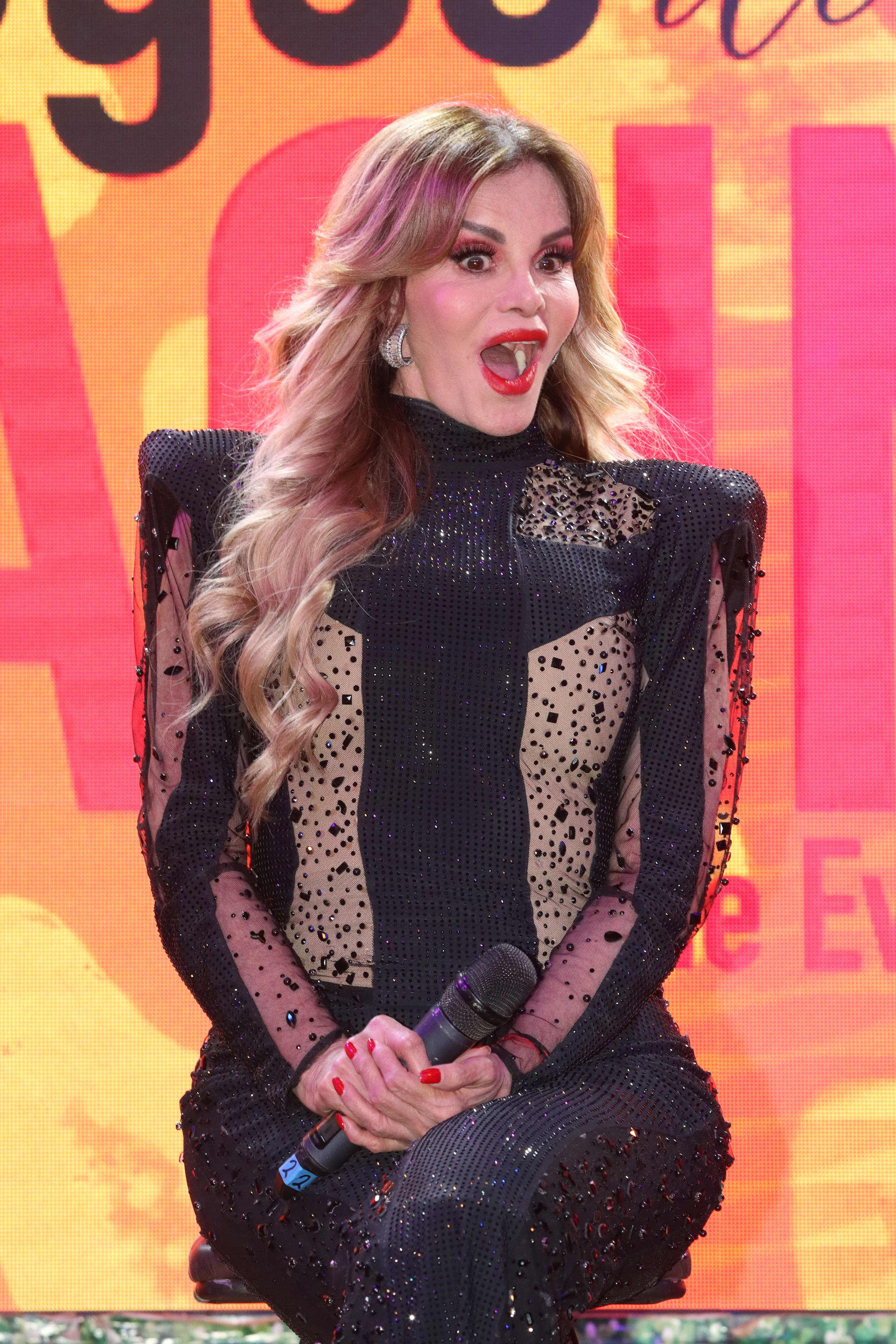 Lucía Méndez is surprised during a press conference at Salón Las Tertulias on August 30, 2023 in Mexico City, México. | Fuente: Getty Images.