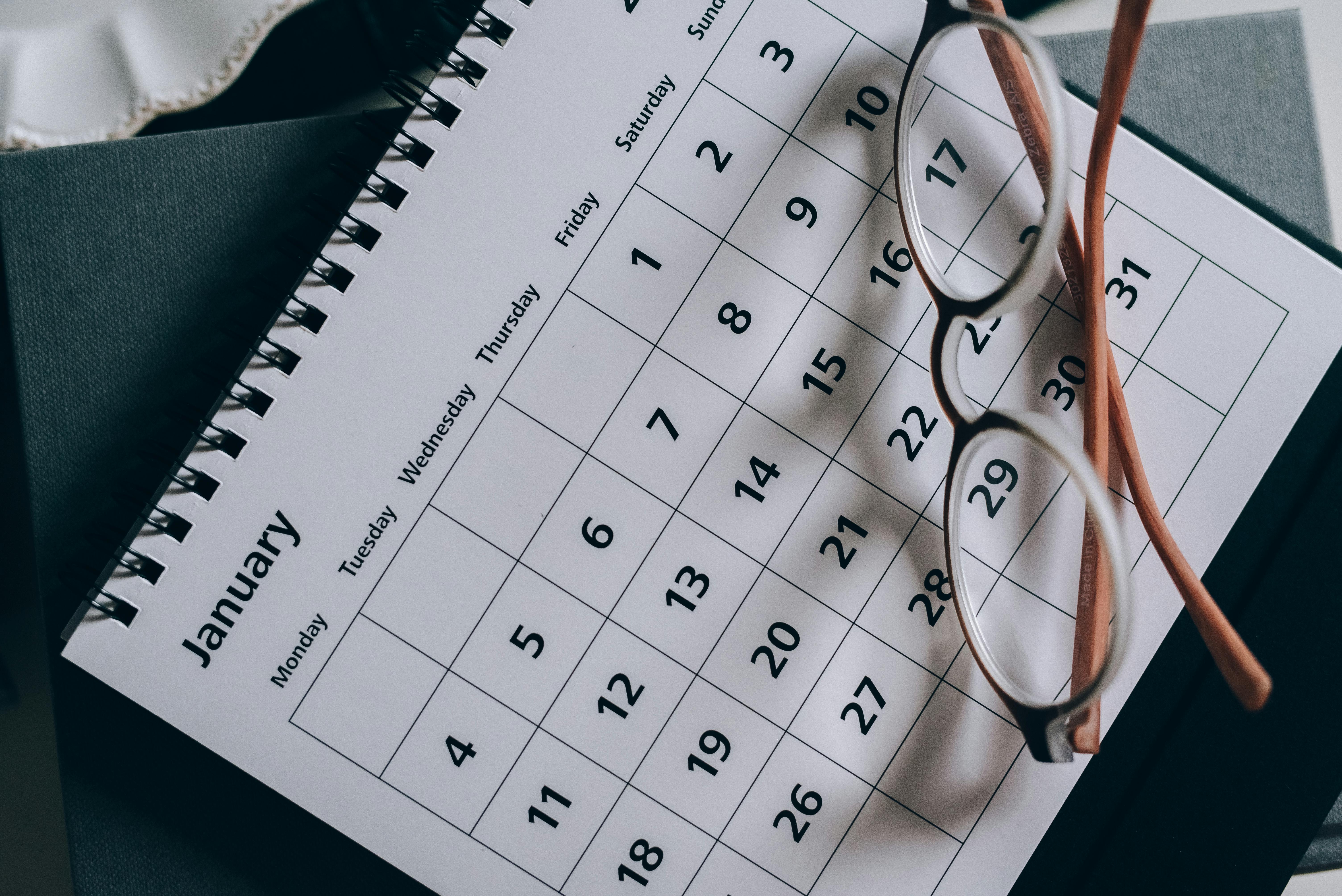 Un calendario de escritorio | Fuente: Pexels