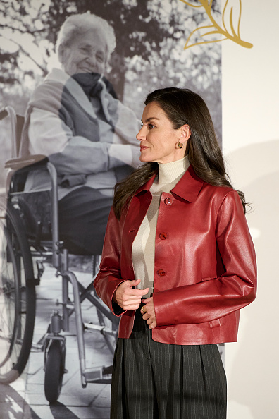 La reina Letizia de España asiste a la ceremonia de los Premios Nacionales de Discapacidad en el CRE Alzheimer del Imserso el 3 de diciembre de 2025 en Salamanca, España | Fuente: Getty Images