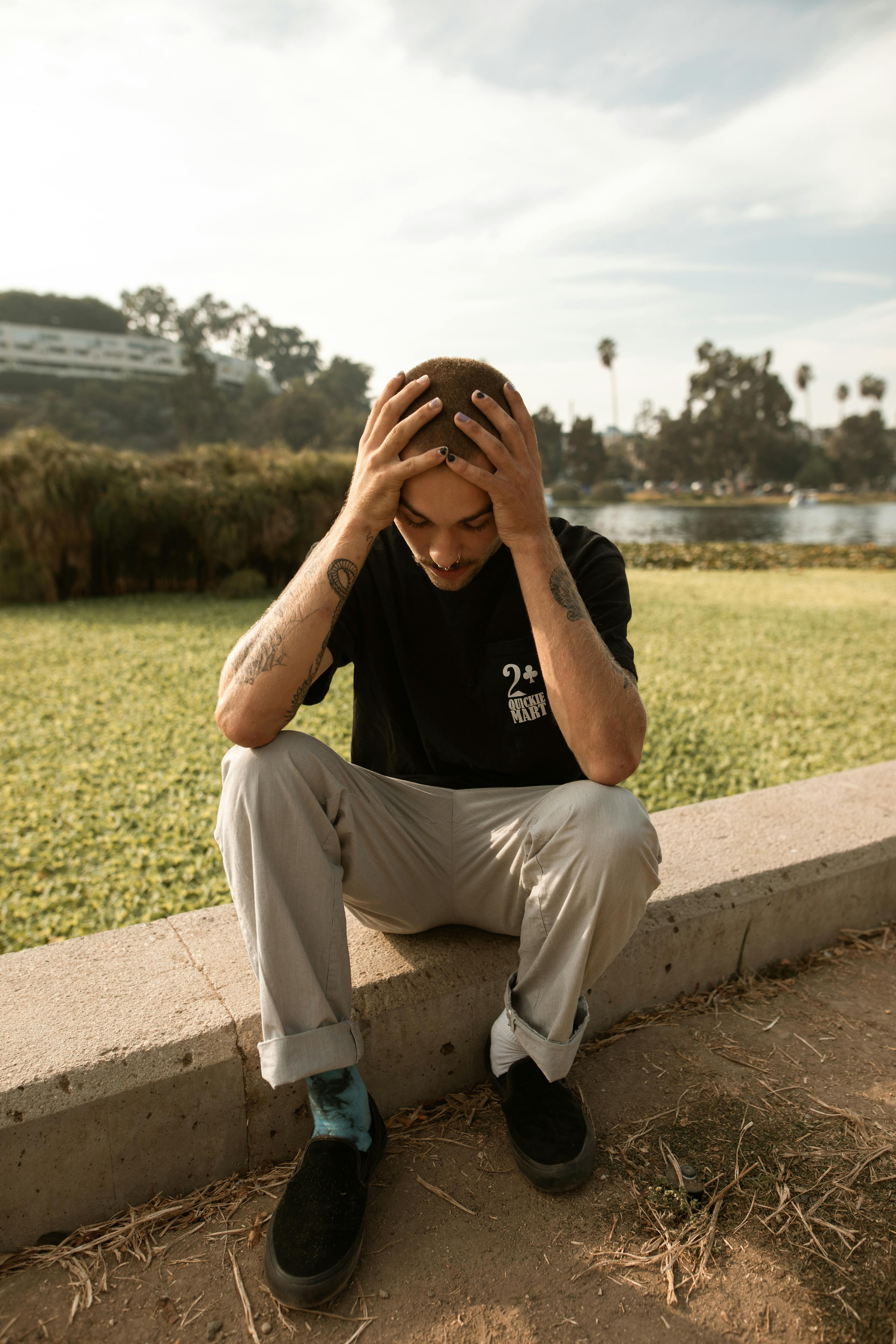 Un hombre preocupado | Fuente: Pexels
