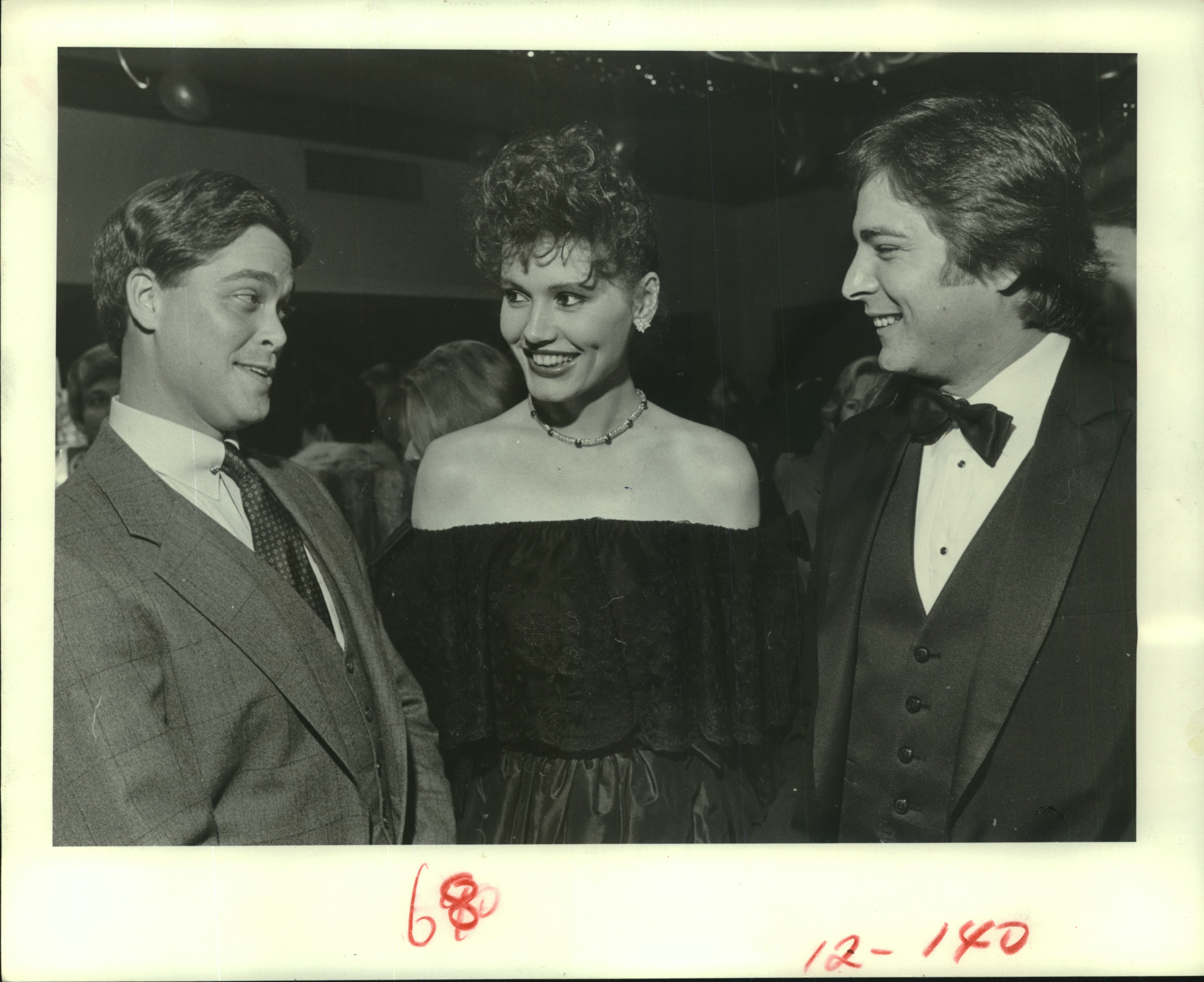 Royce Wilson, Geena Davis y Marty Weine en la noche de estreno de "Tootsie", alrededor de 1982 | Fuente: Getty Images