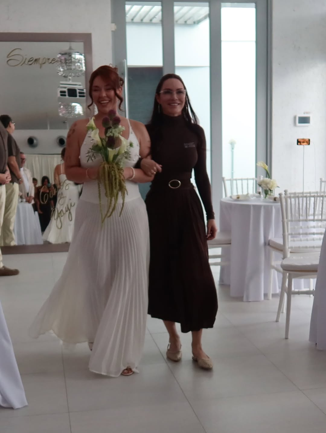 Jesaaelys Ayala González junto a su madre, Mireddys González, en su boda | Fuente: Instagram/jesaaelys