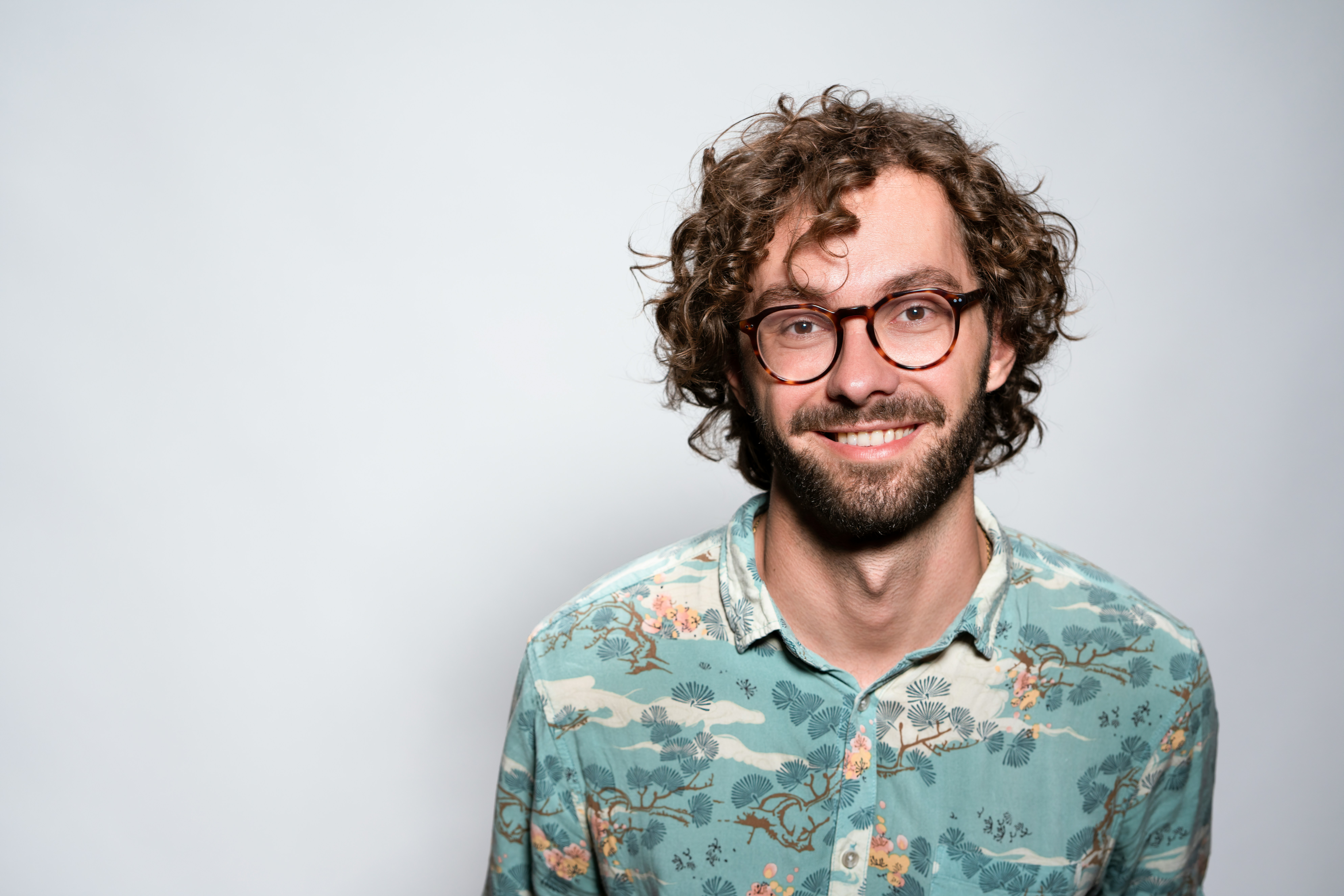 Un hombre sonriente | Fuente: Unsplash