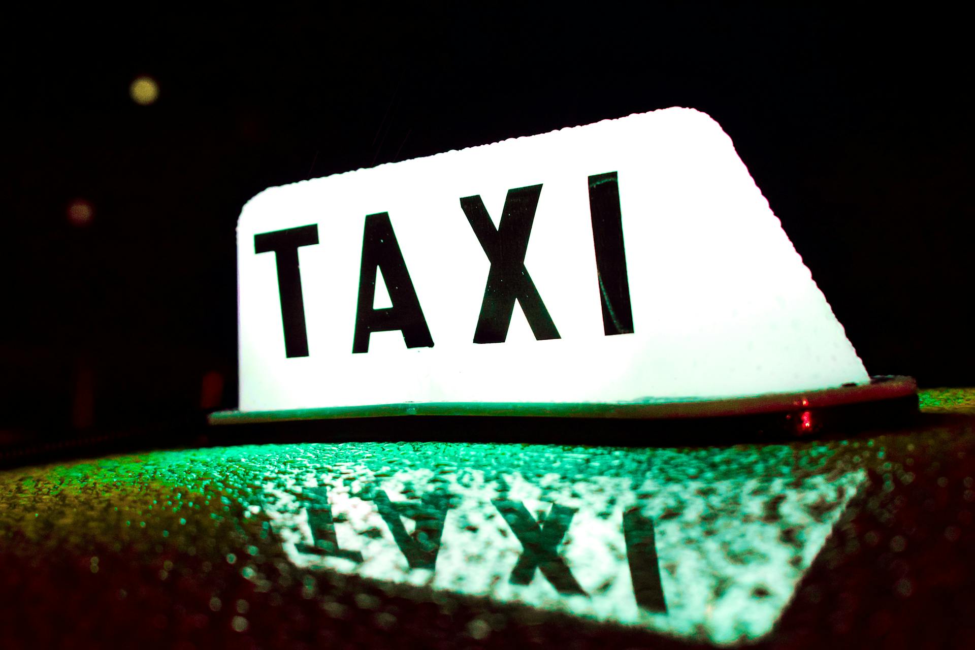 Una señal de taxi | Fuente: Pexels