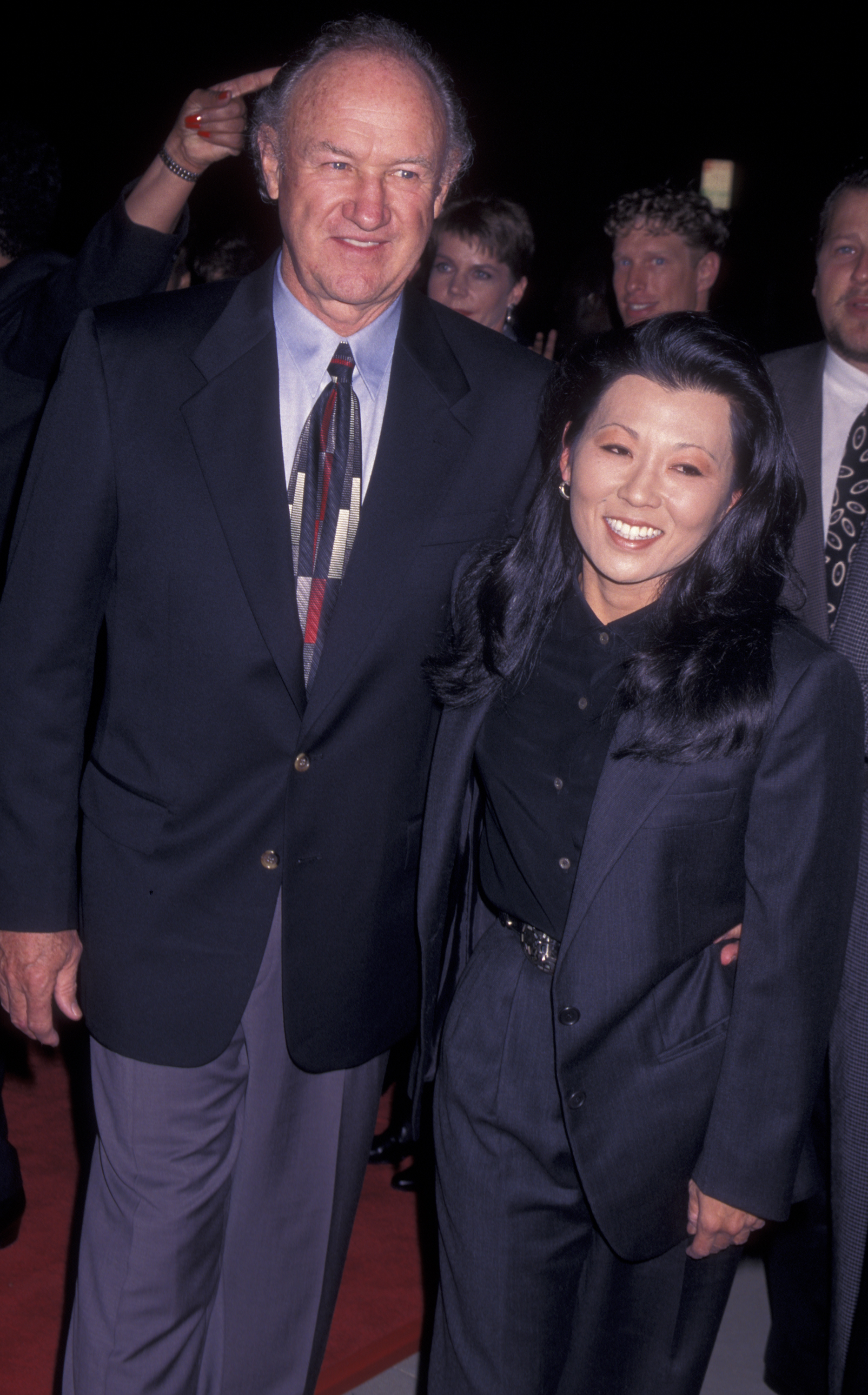 Gene Hackman y Betsy Hackman asisten al estreno de "The Chamber" el 2 de octubre de 1996 | Fuente: Getty Images.