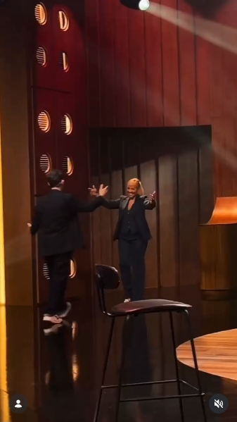 Jimena Monteverde recibiendo a su hermano, Ramiro Olleac, en "Otro día perdido" | Fuente: Instagram/jimemonteverde