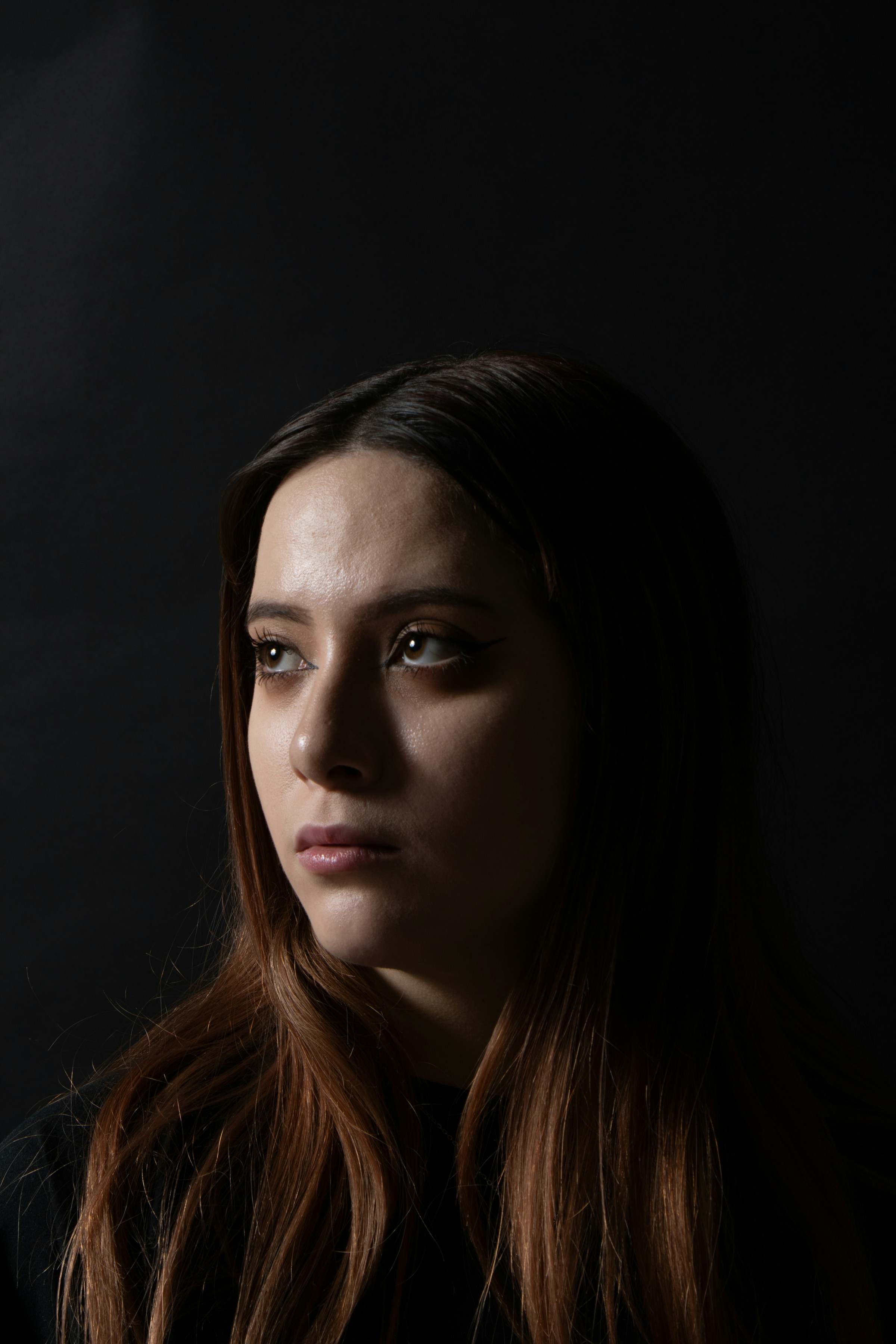 Una mujer con una expresión facial seria | Fuente: Unsplash