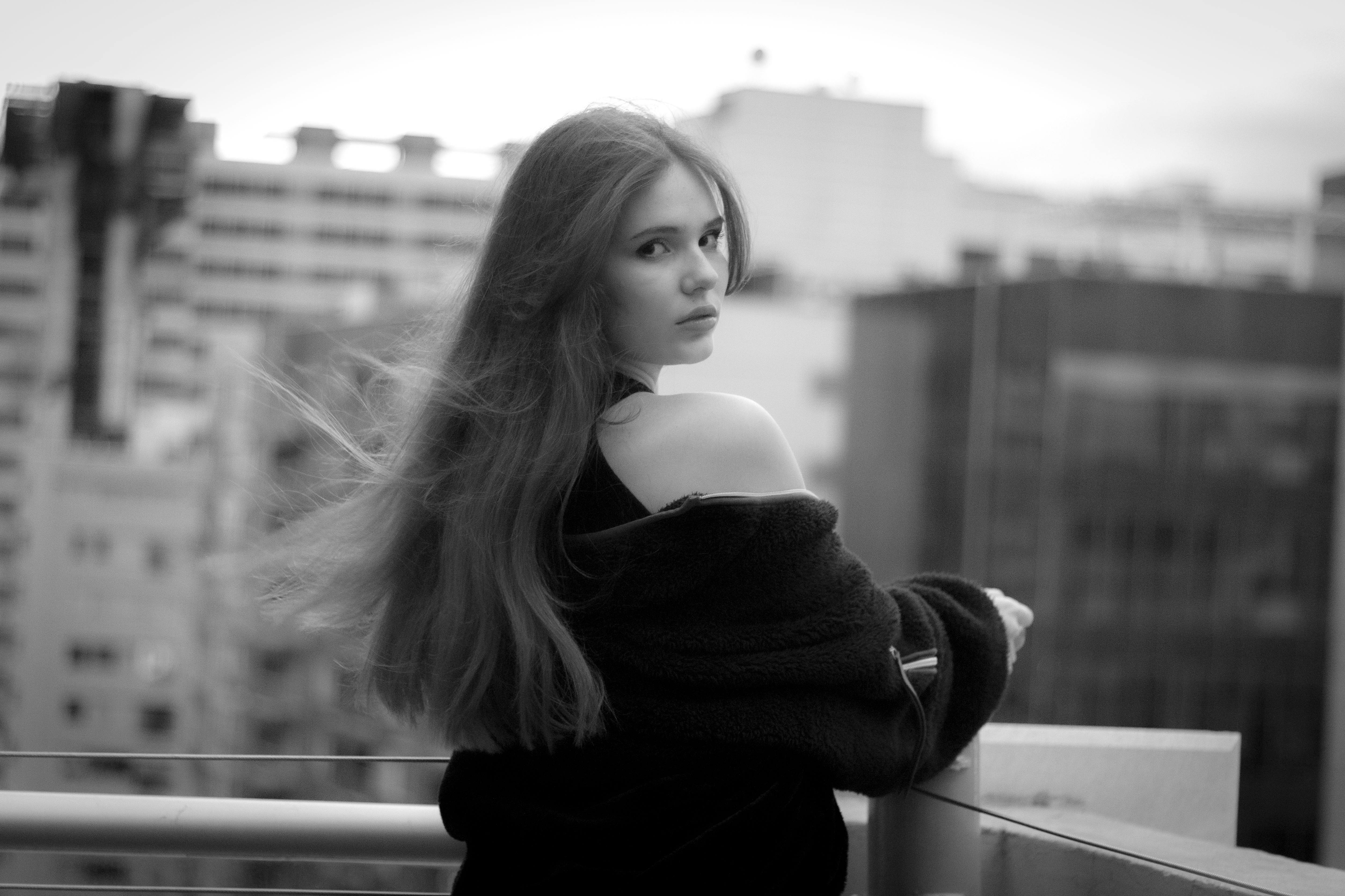 Una mujer seria | Fuente: Pexels