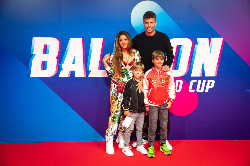 Shakira y Piqué con sus hijos en 2021. | Foto: Getty Images