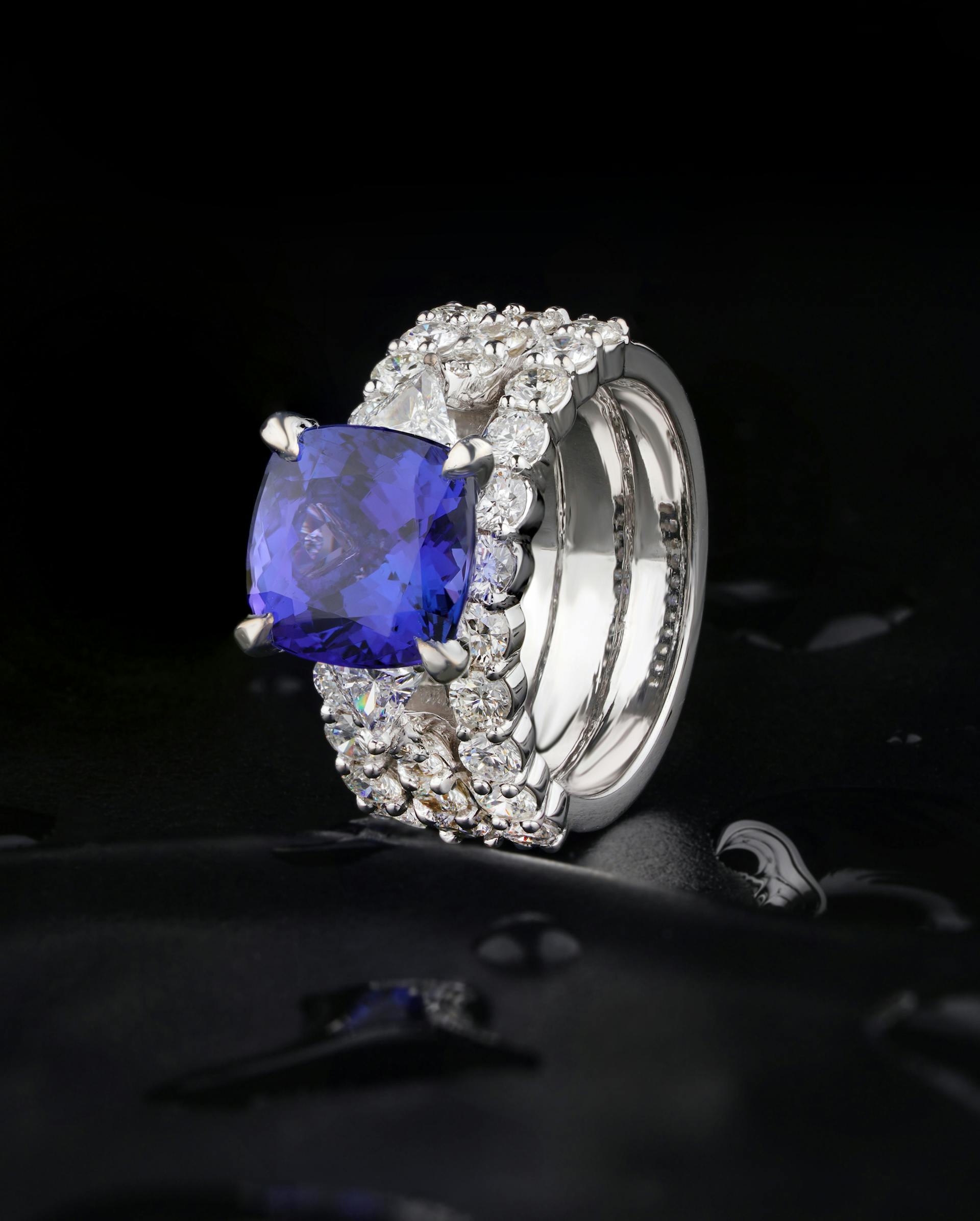 Un anillo de zafiro | Fuente: Pexels